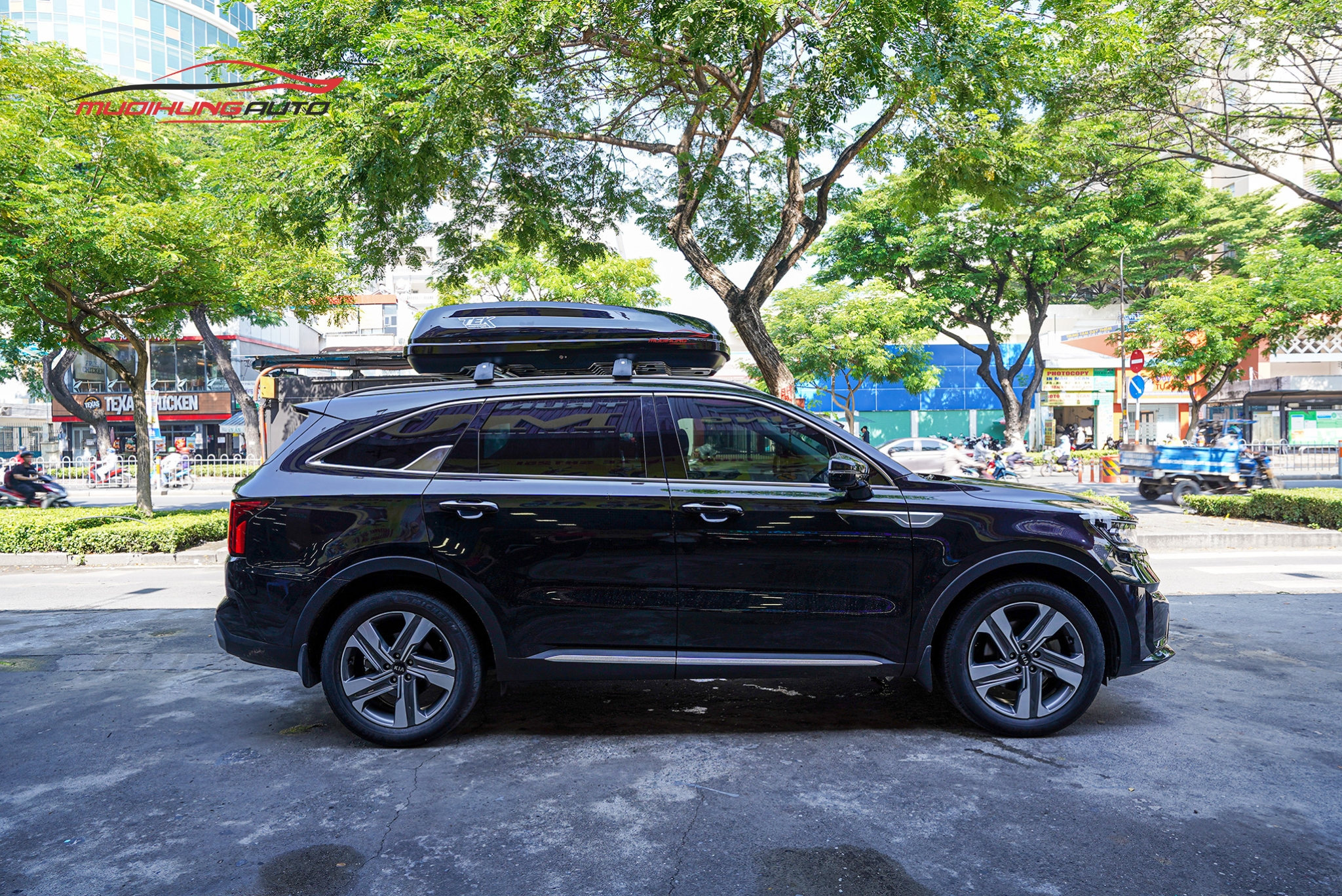 Cốp phi thuyền TEK Pro trên Kia Sorento