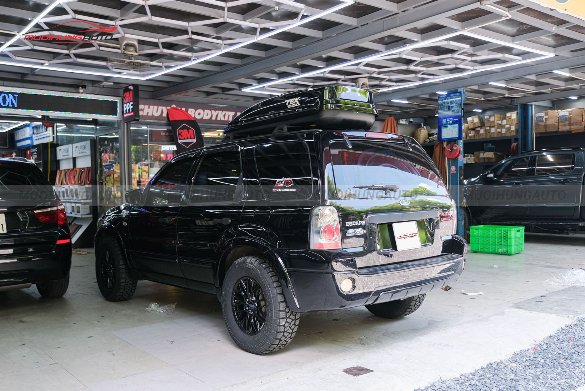 Cốp phi thuyền xe Ford Escape 2006