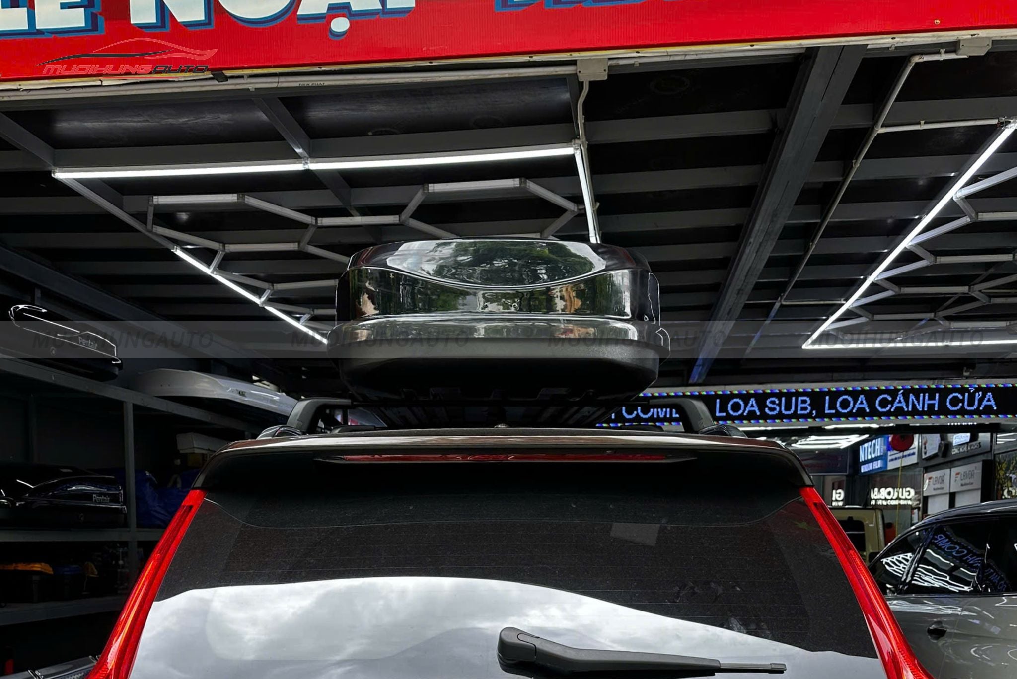 Cốp phi thuyền xe Volvo XC90 T6