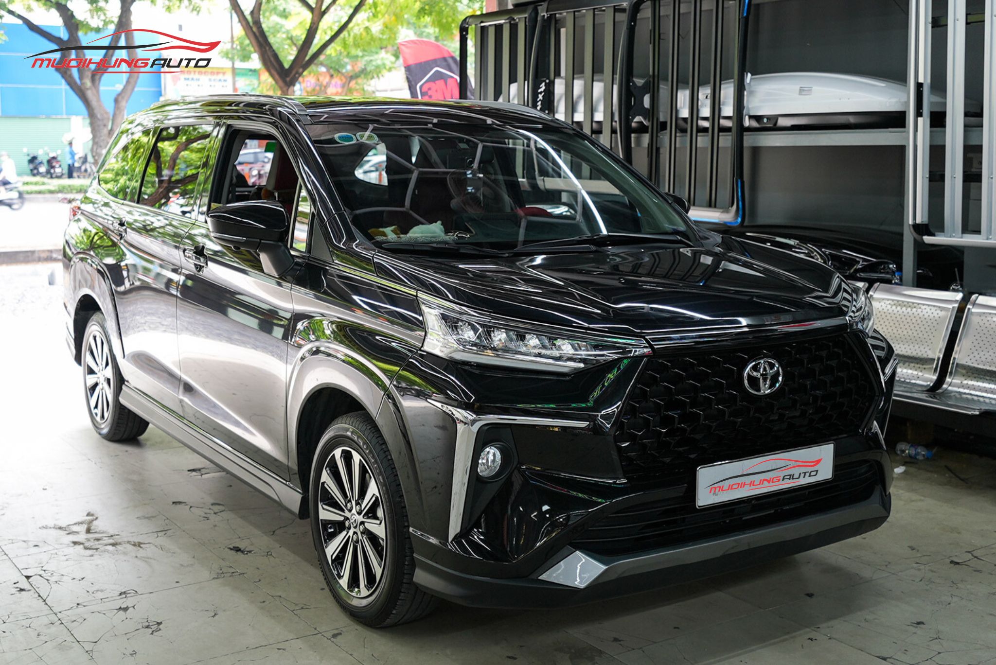 Trước khi lắp baga mui Yaki 127cm CP-308 cho xe Toyota Veloz Cross 2023