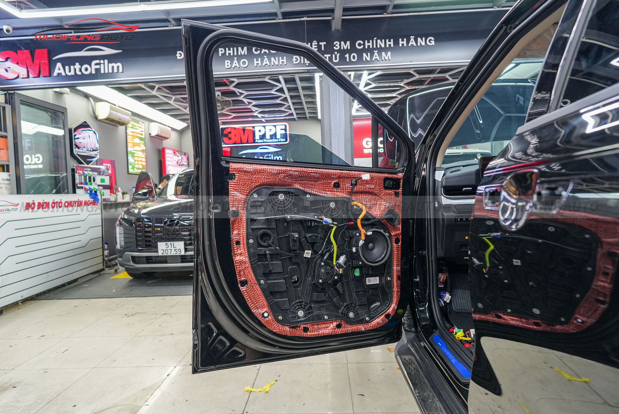 Dán cách âm 4 cánh cửa Kia Carnival 2025