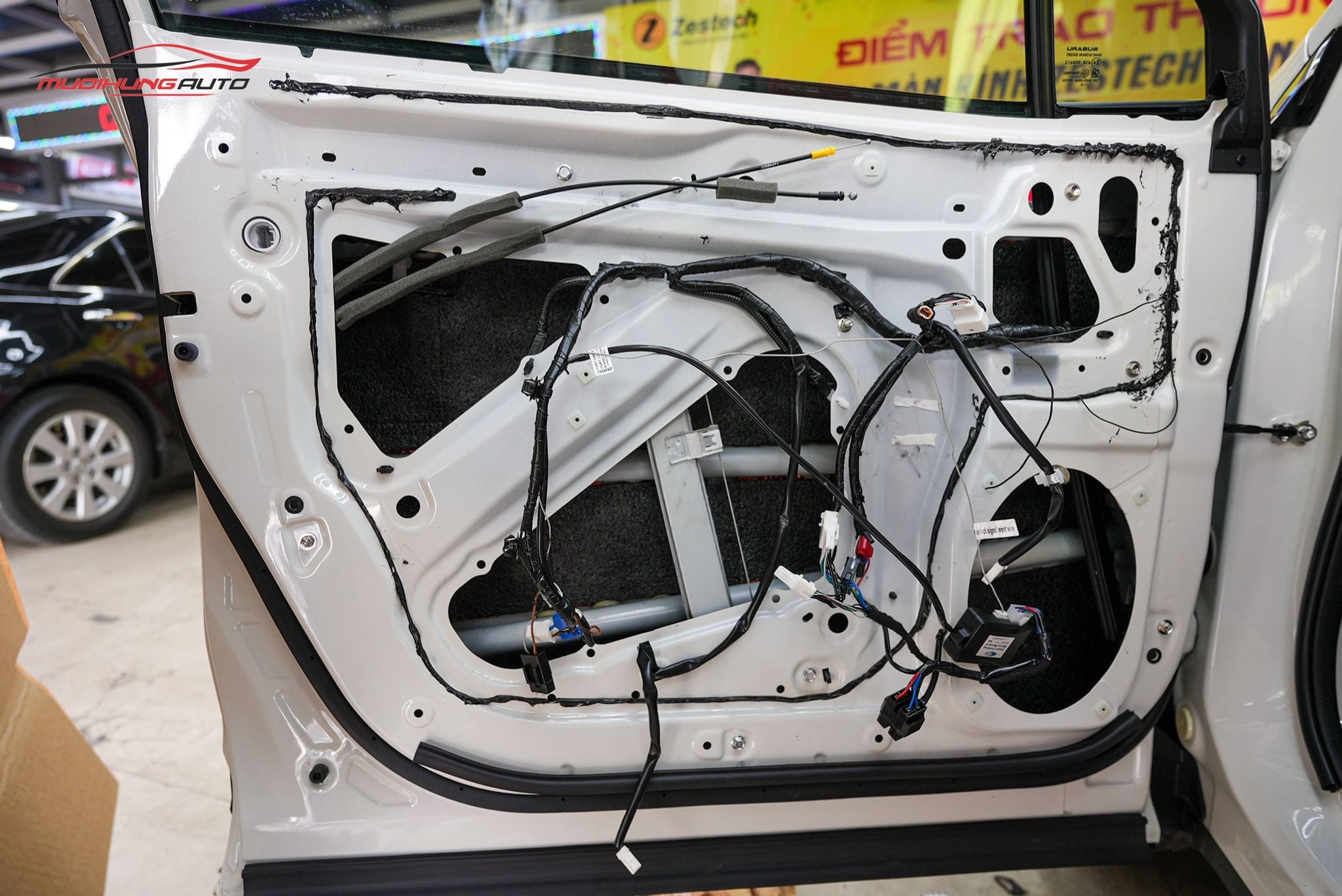 Dán cách âm cho 4 cánh cửa Subaru Forester 2023