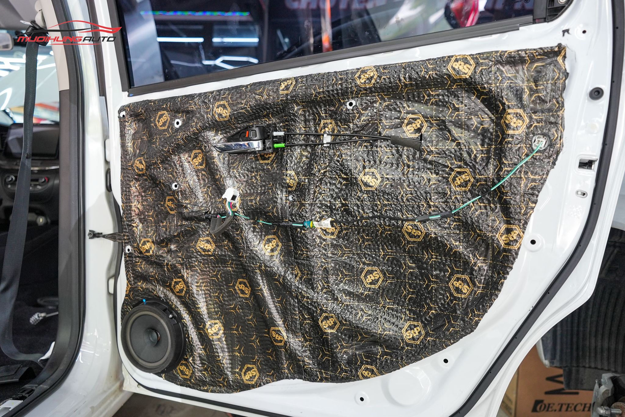 Dán cách âm cho 4 cánh cửa Suzuki Ertiga 2024