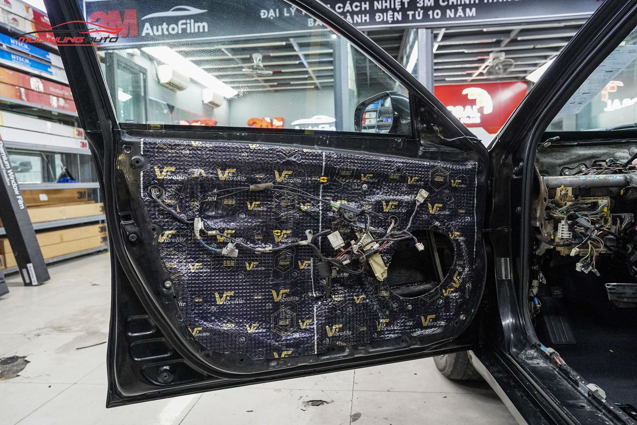 Dán cách âm cho 4 cánh cửa Toyota Camry 2008