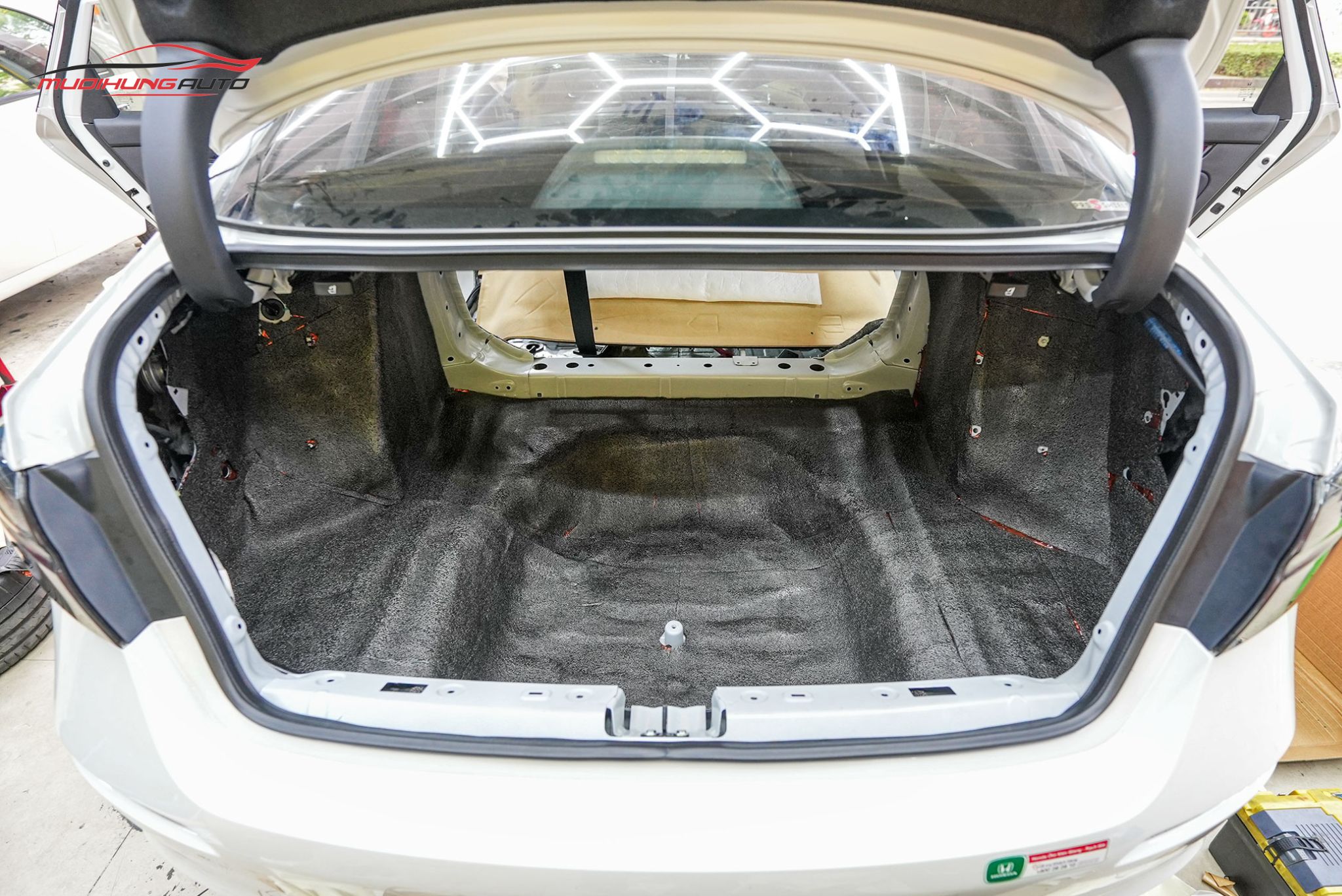Dán cách âm cho cốp xe Honda Civic 2023