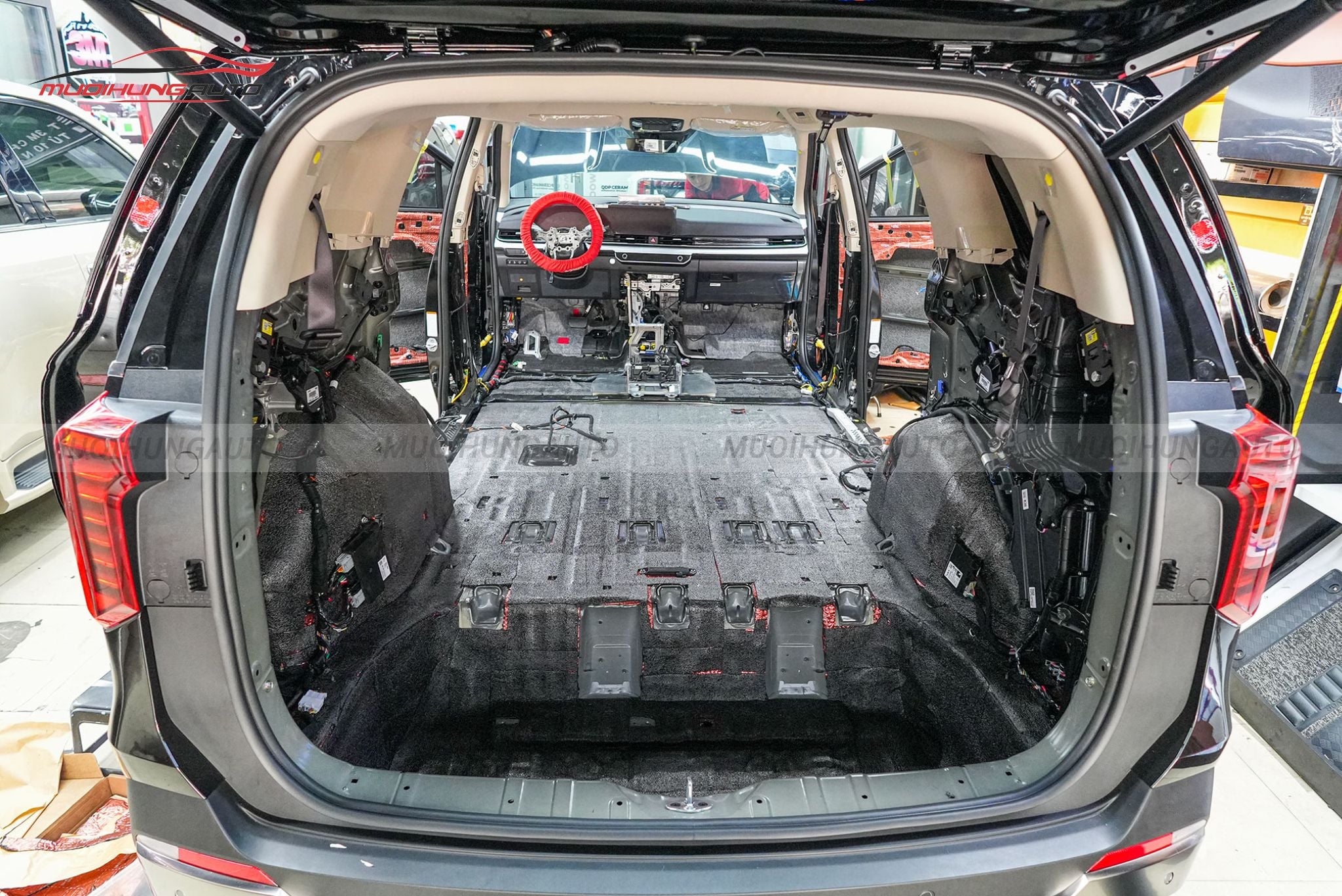 Dán cách âm cho cốp xe Kia Carnival 2025