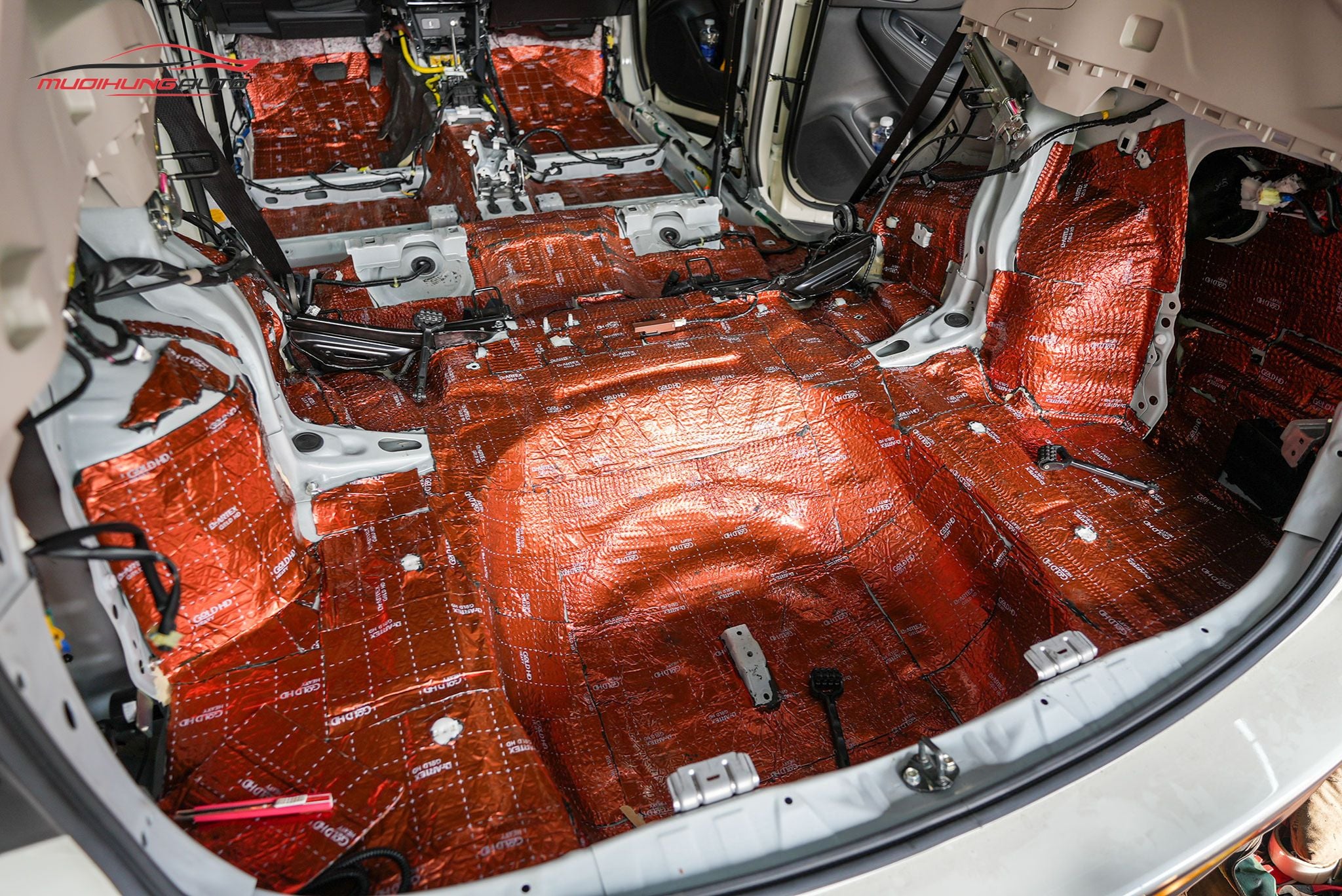 Dán cách âm cho cốp xe Subaru Forester 2023