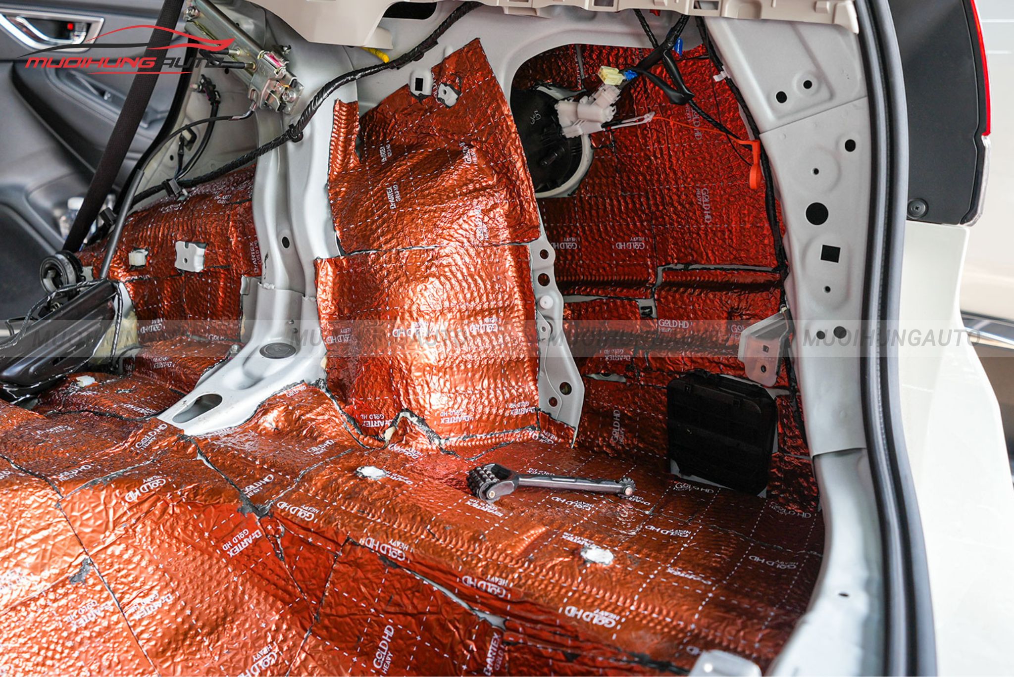 Dán cách âm cho cốp xe Vinfast Minio Green