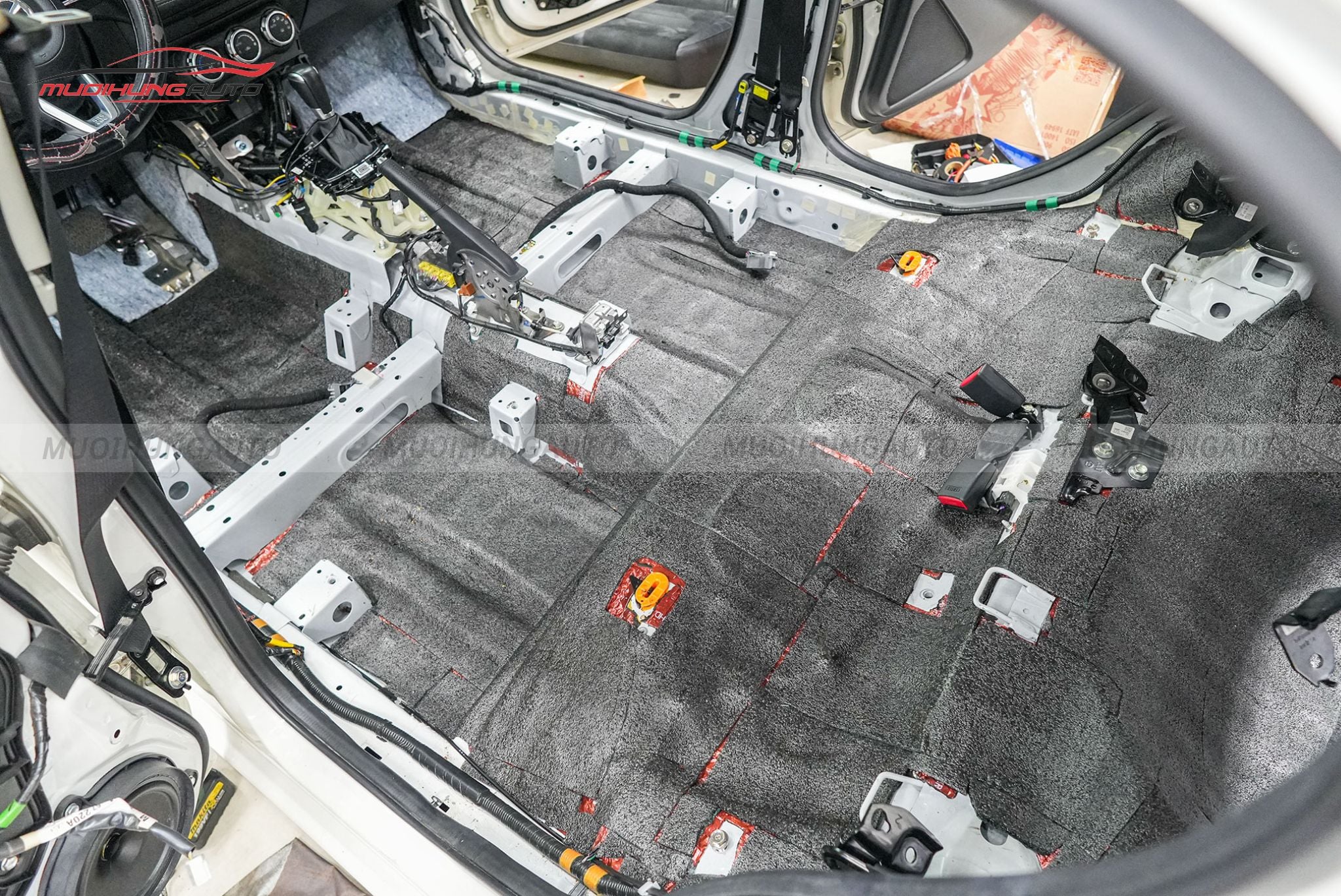 Dán cách âm cho sàn xe Mazda 2 2019