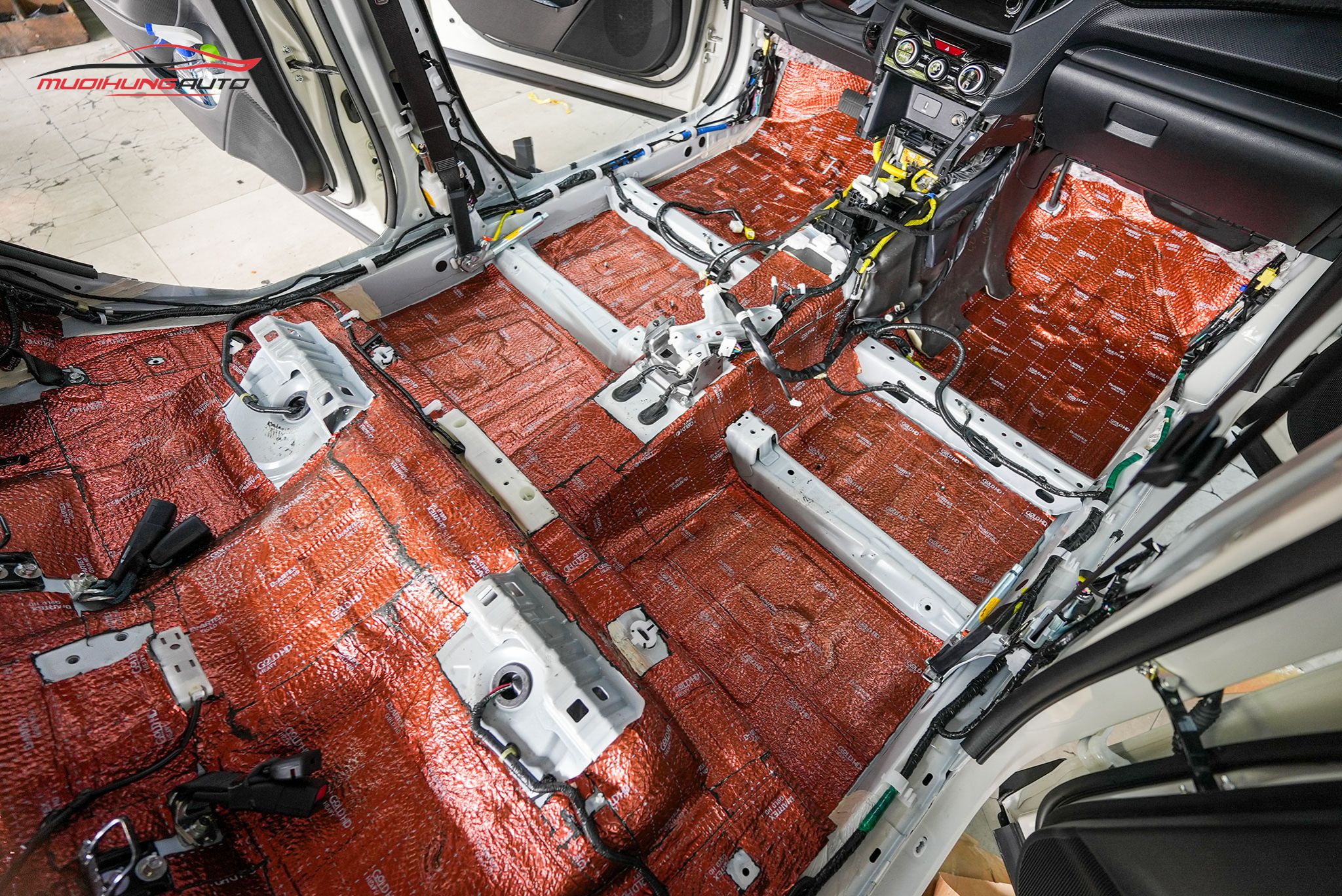 Dán cách âm cho sàn xe Subaru Forester 2023