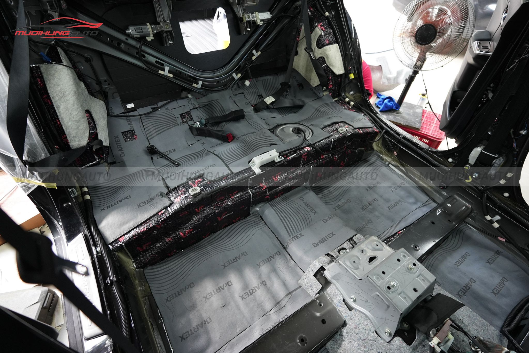 Dán cách âm cho sàn xe Toyota Camry 2008