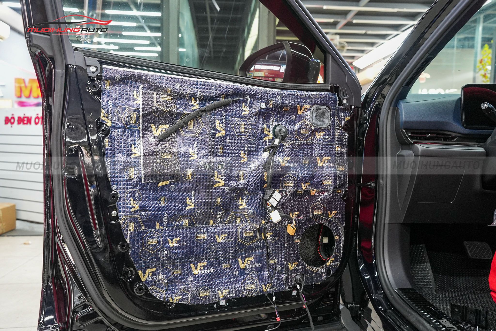 Dán cách âm chống ồn cửa xe Ford Territory 2023