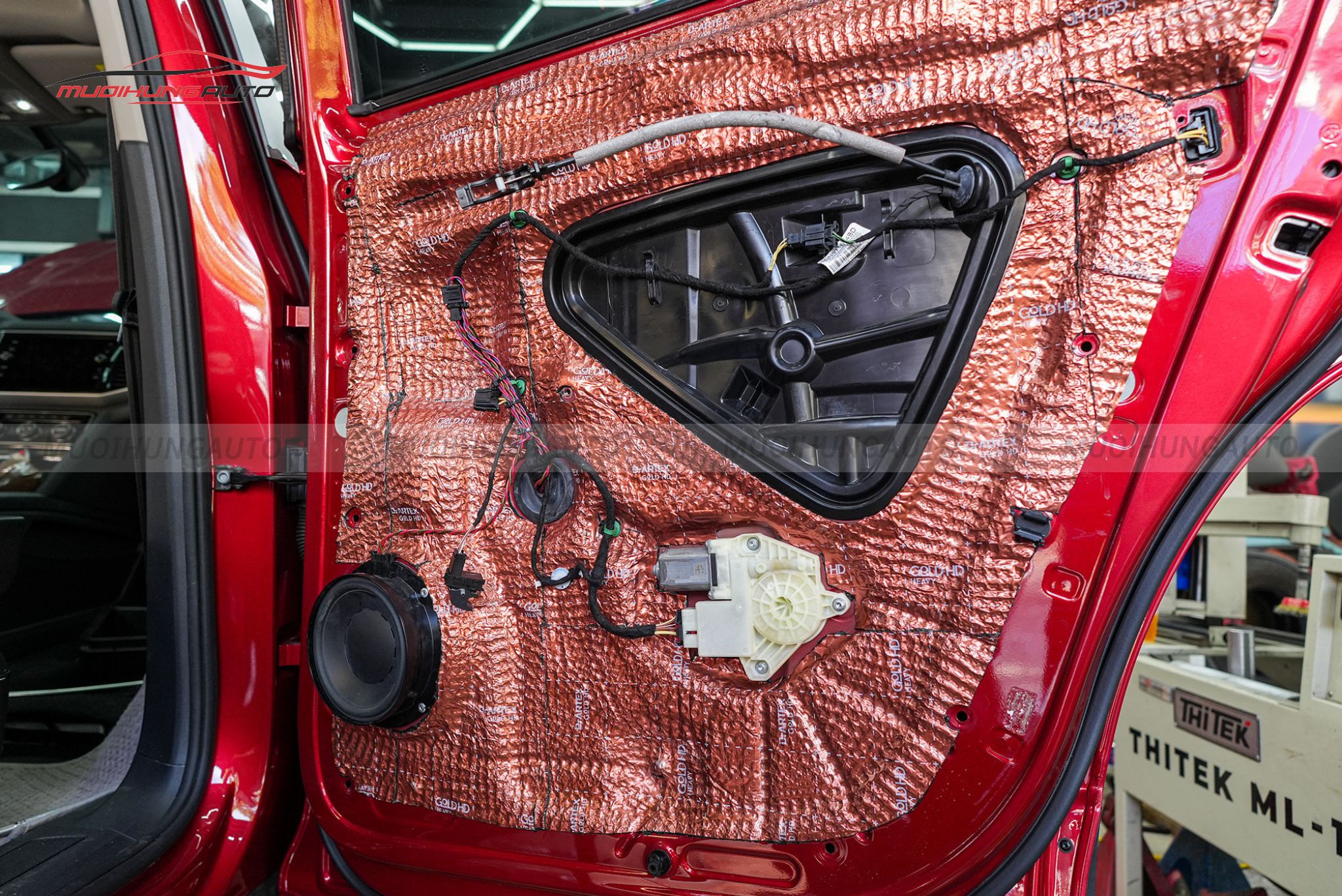 Dán cách âm chống ồn cửa xe Volkswagen Teramont 2023