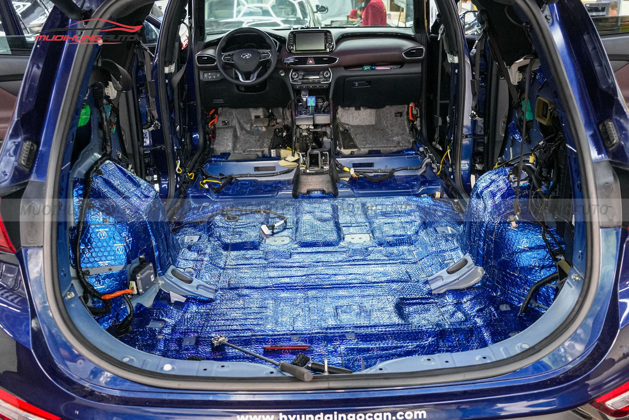 Dán cách âm chống ồn sàn xe cho Hyundai Santafe 2019