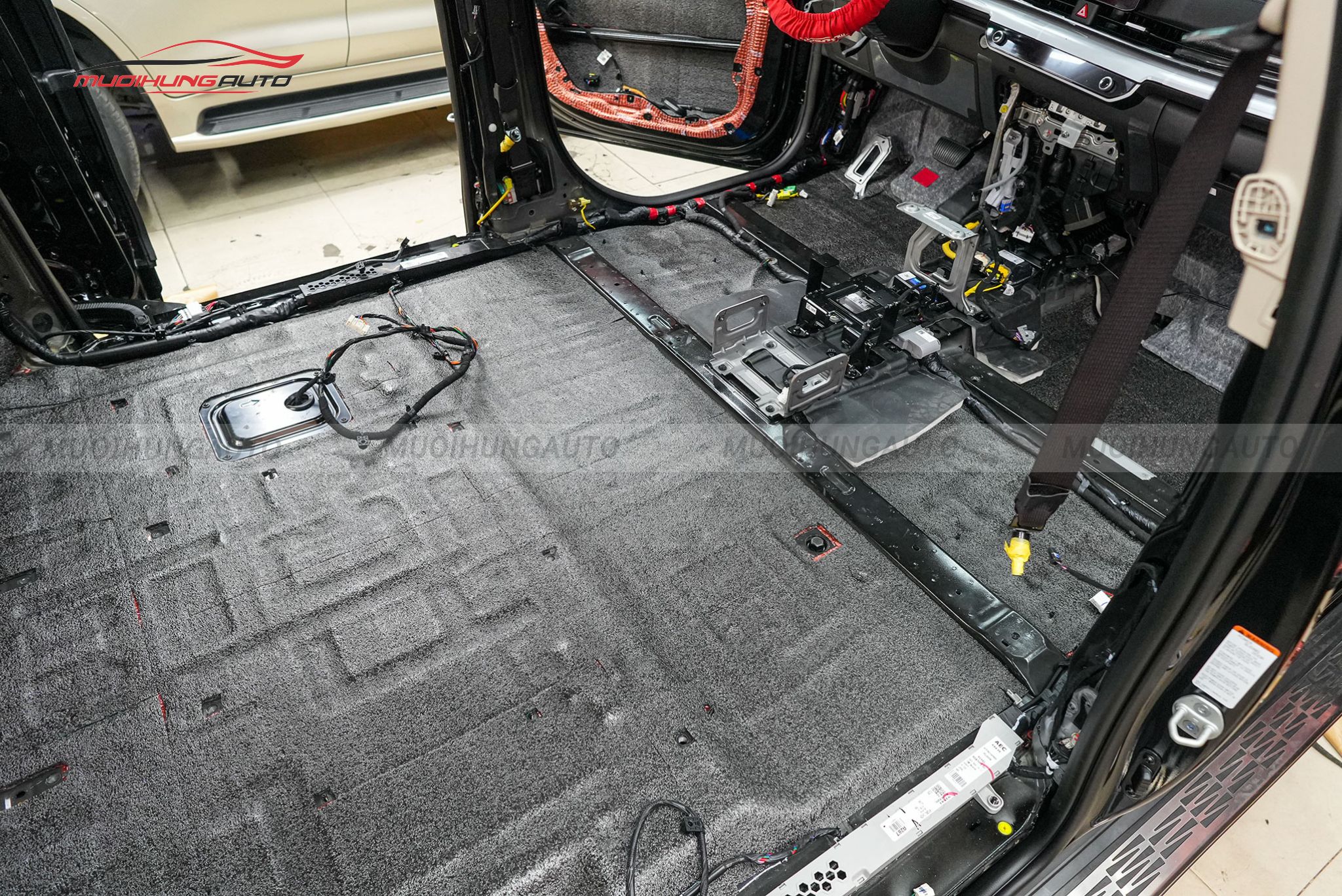 Dán cách âm chống ồn sàn xe cho Kia Carnival 2025