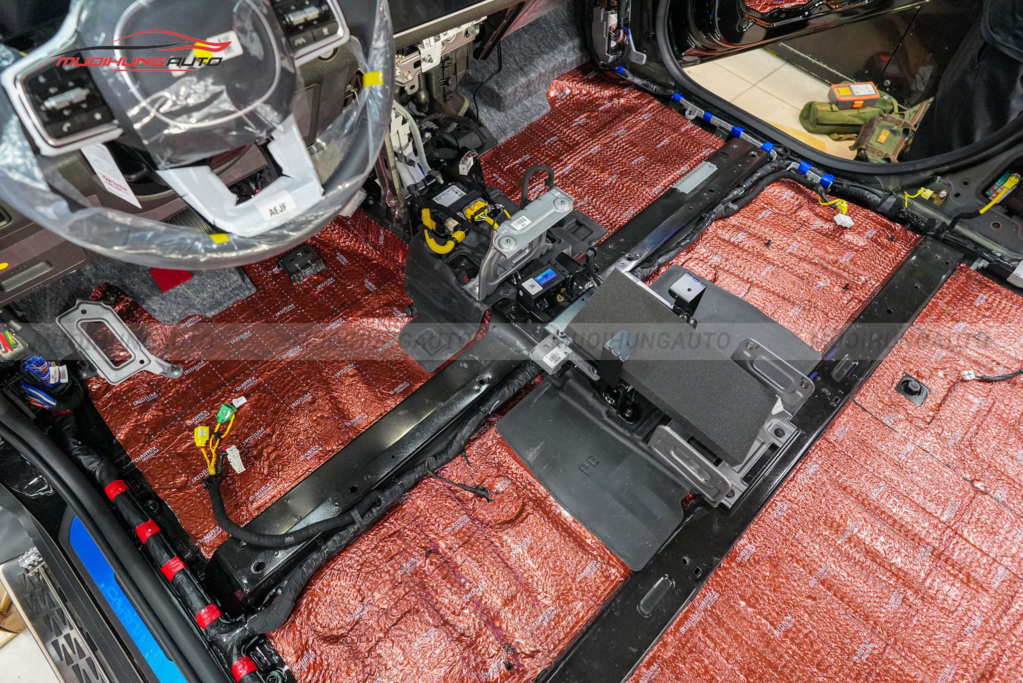 Dán cách âm chống ồn sàn xe cho ô tô Kia Carnival 2025
