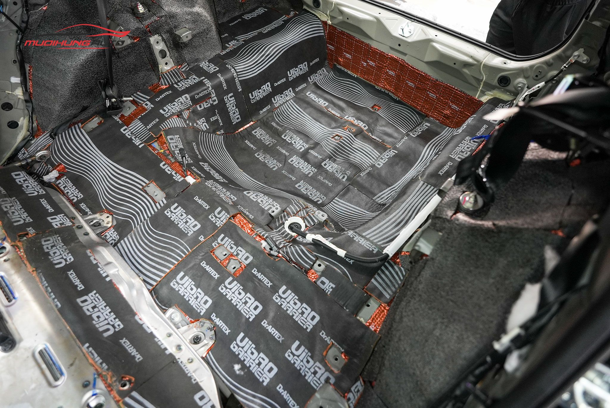 Dán cách âm chống ồn sàn xe cho Toyota Yaris Cross 2024