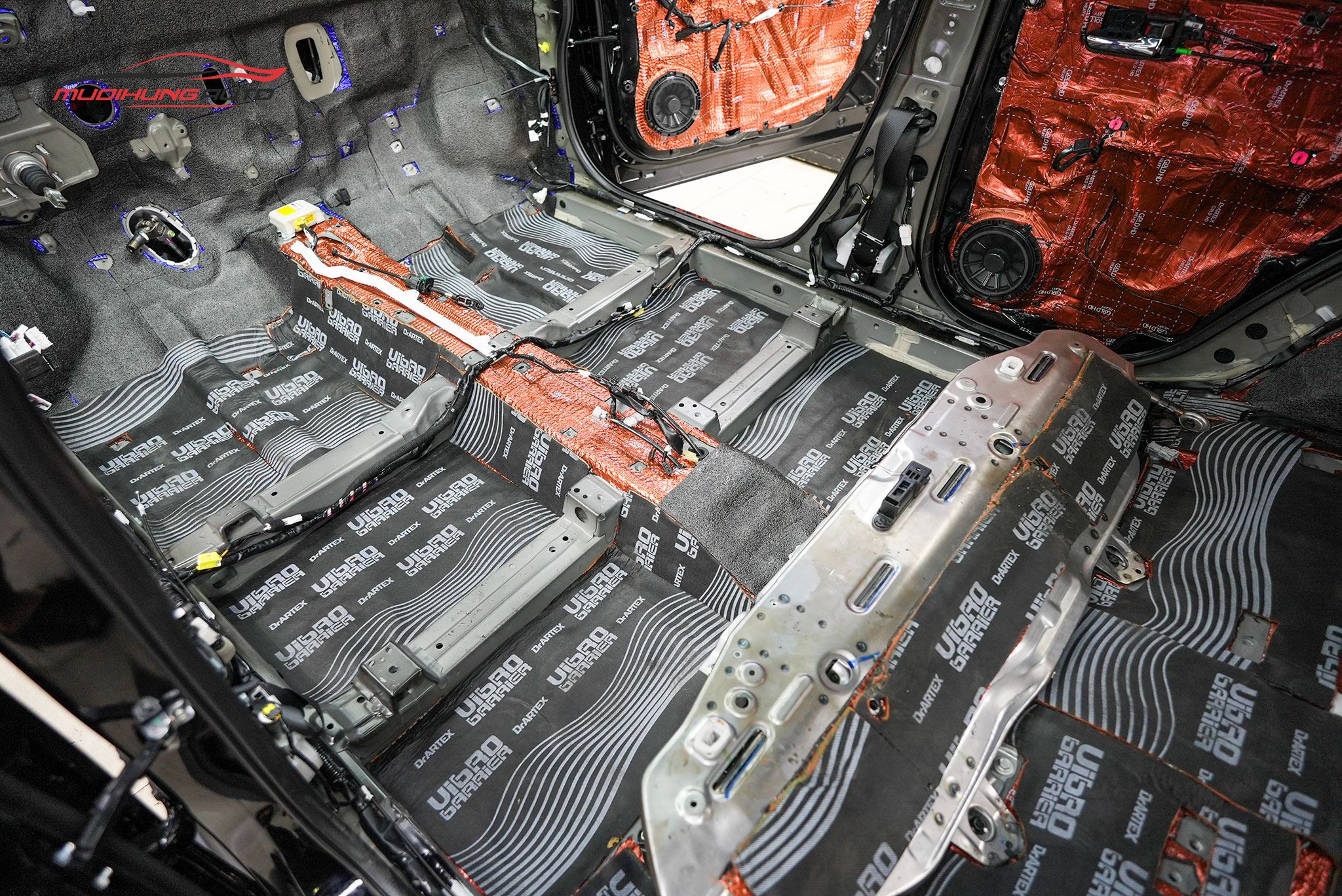 Dán cách âm chống ồn sàn xe hơi Toyota Yaris Cross 2024