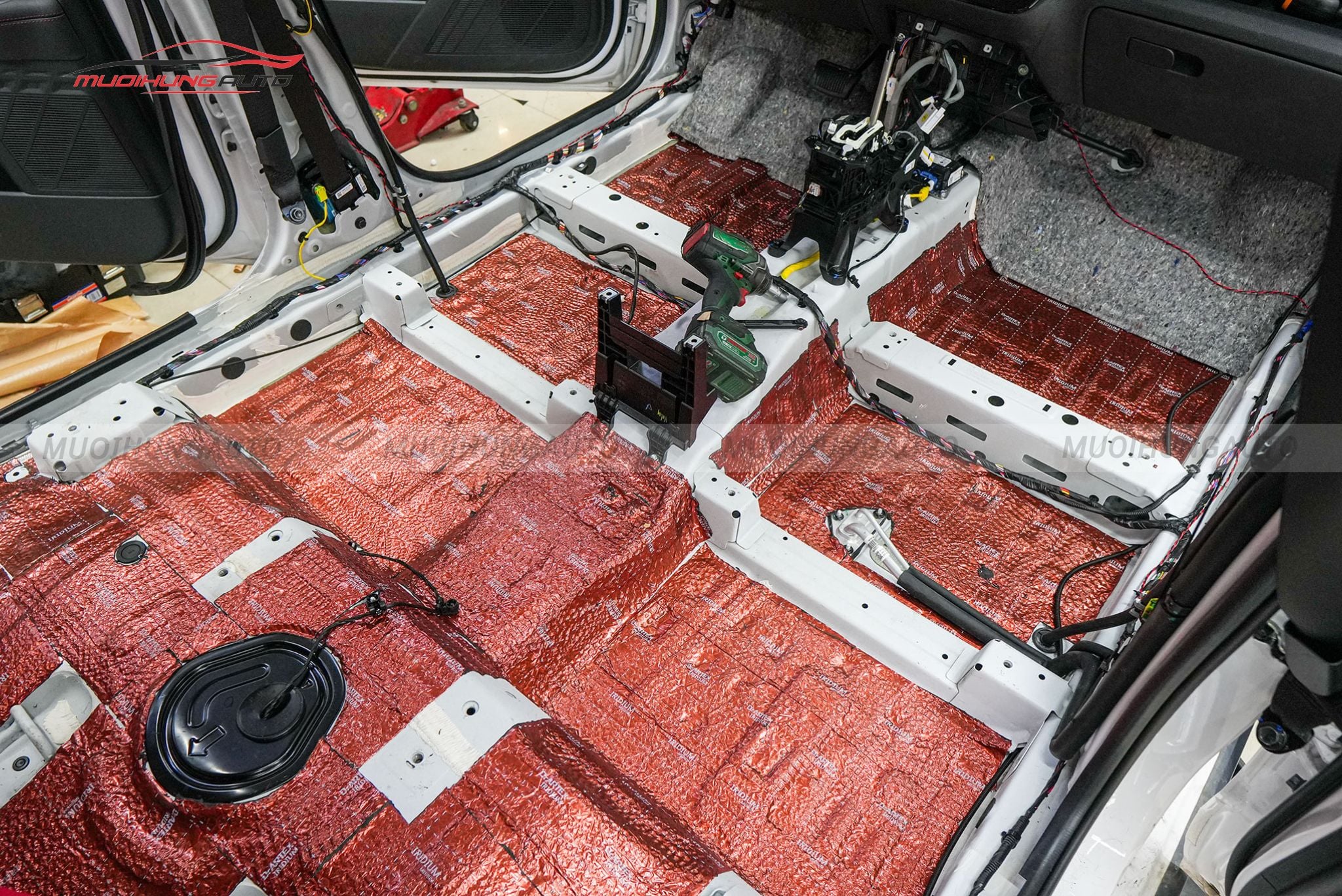 Dán cách âm chống ồn sàn xe Hyundai Stargazer