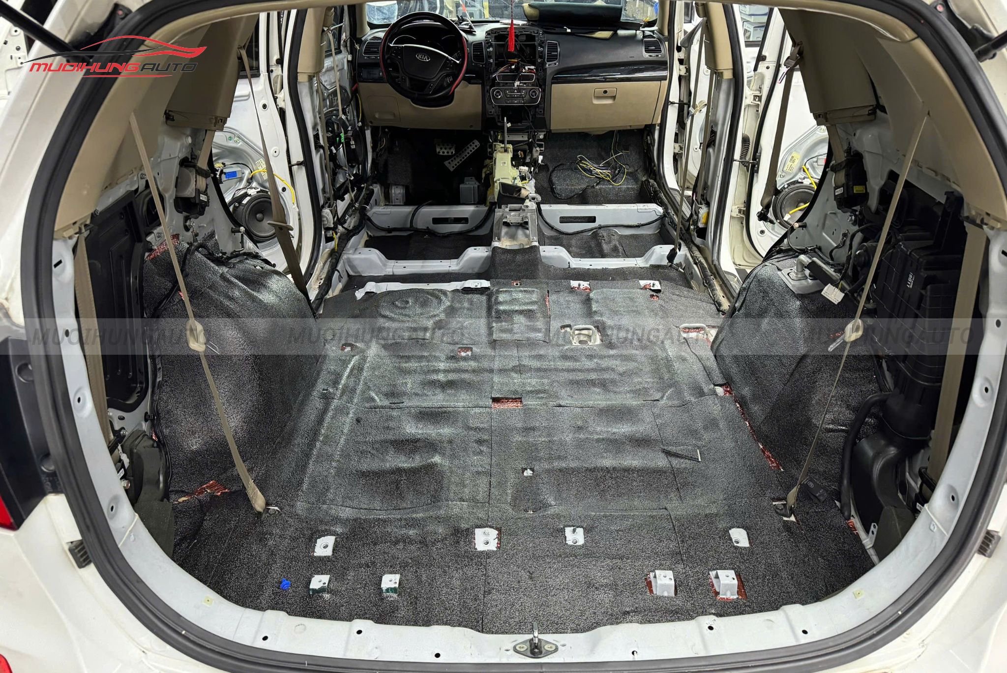 Dán cách âm chống ồn sàn xe Kia Sorento 2018