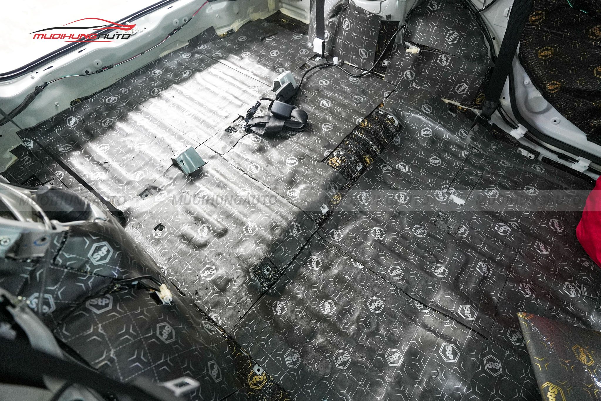 Dán cách âm chống ồn sàn xe cho Suzuki Ertiga