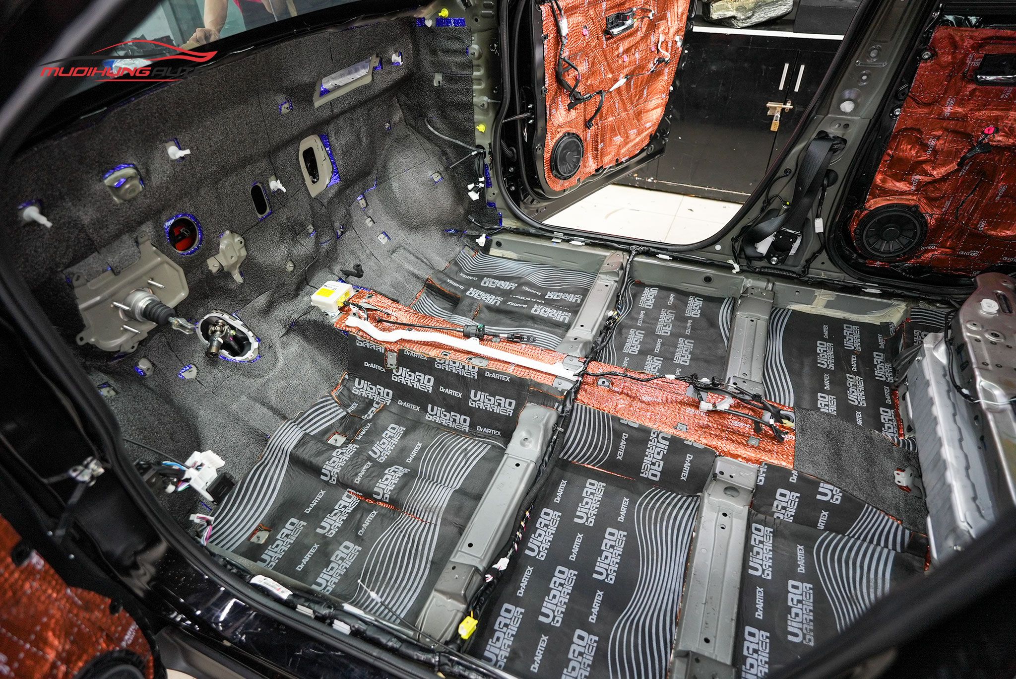 Dán cách âm chống ồn sàn xe Toyota Yaris Cross 2024