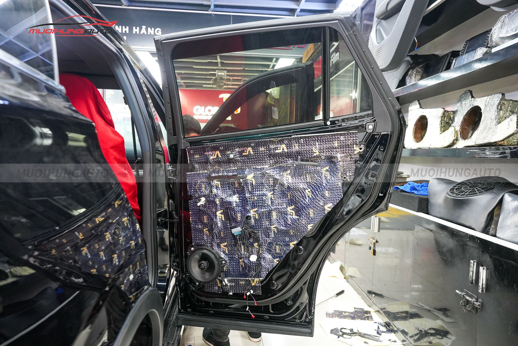 Dán cách âm cửa xe Ford Territory 2023