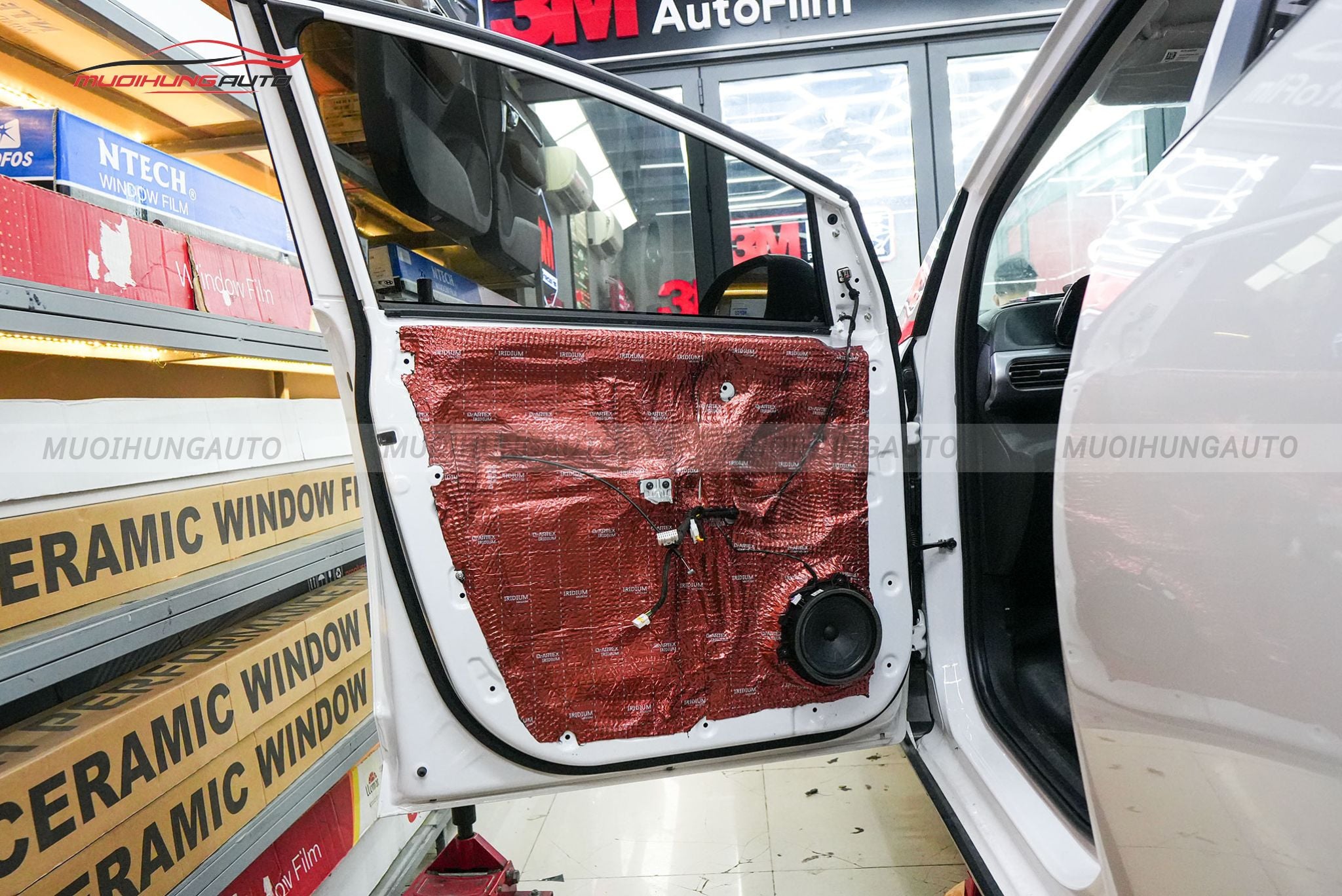 Dán cách âm cửa xe Hyundai Stargazer