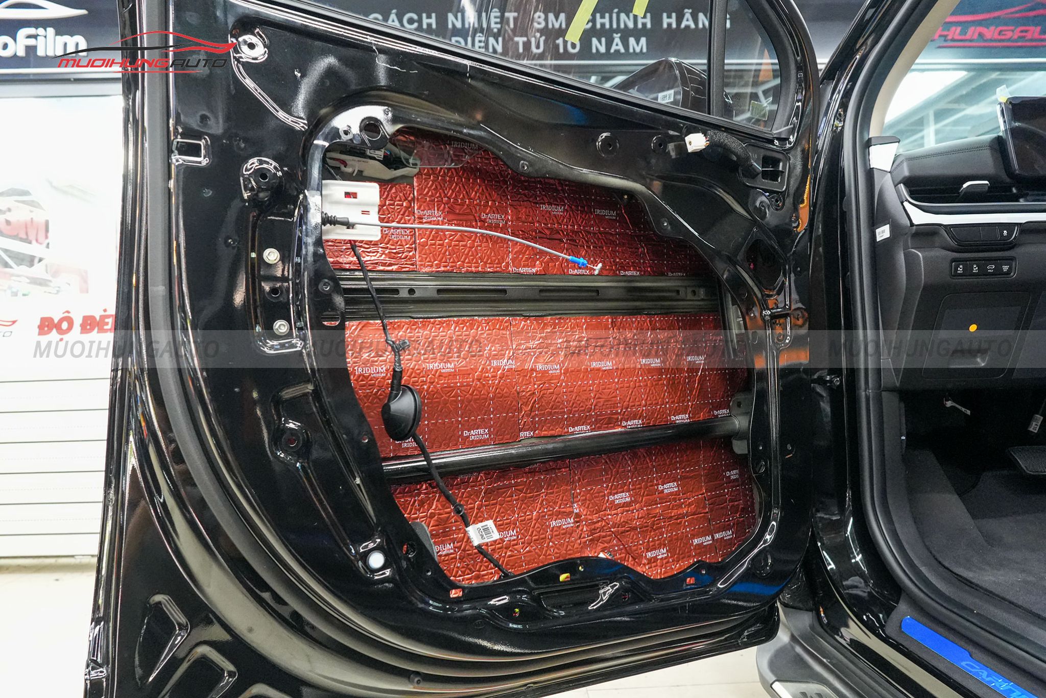 Dán cách âm cửa xe Kia Carnival 2025