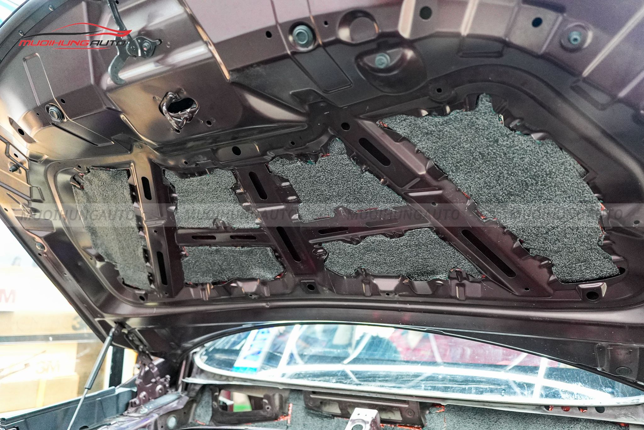 Dán cách âm nắp capo cho xe Kia Sorento 2016