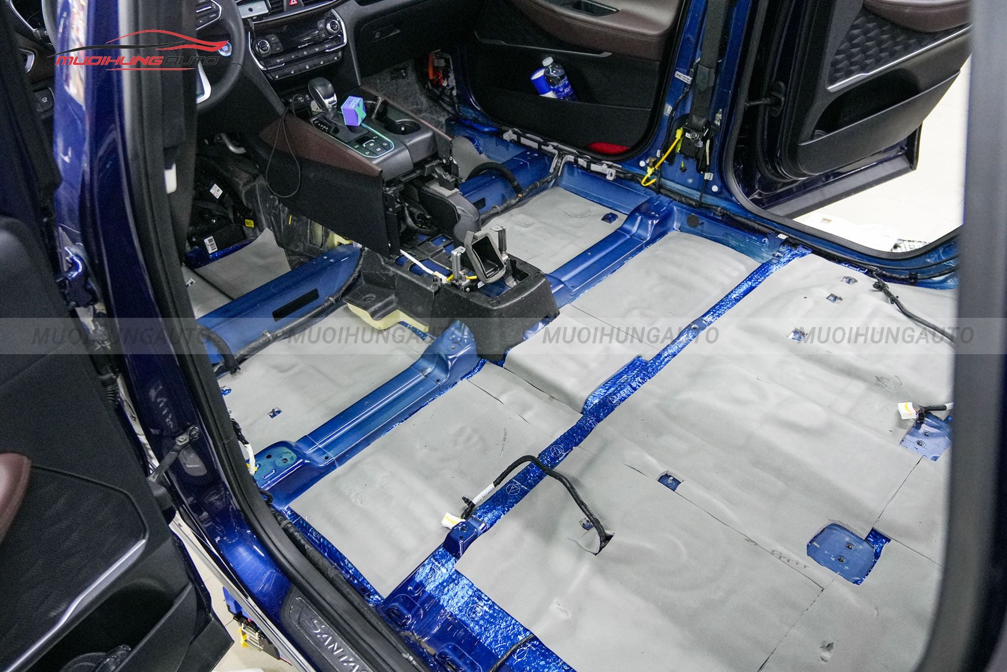 Dán cách âm sàn xe cho Hyundai Santafe 2019