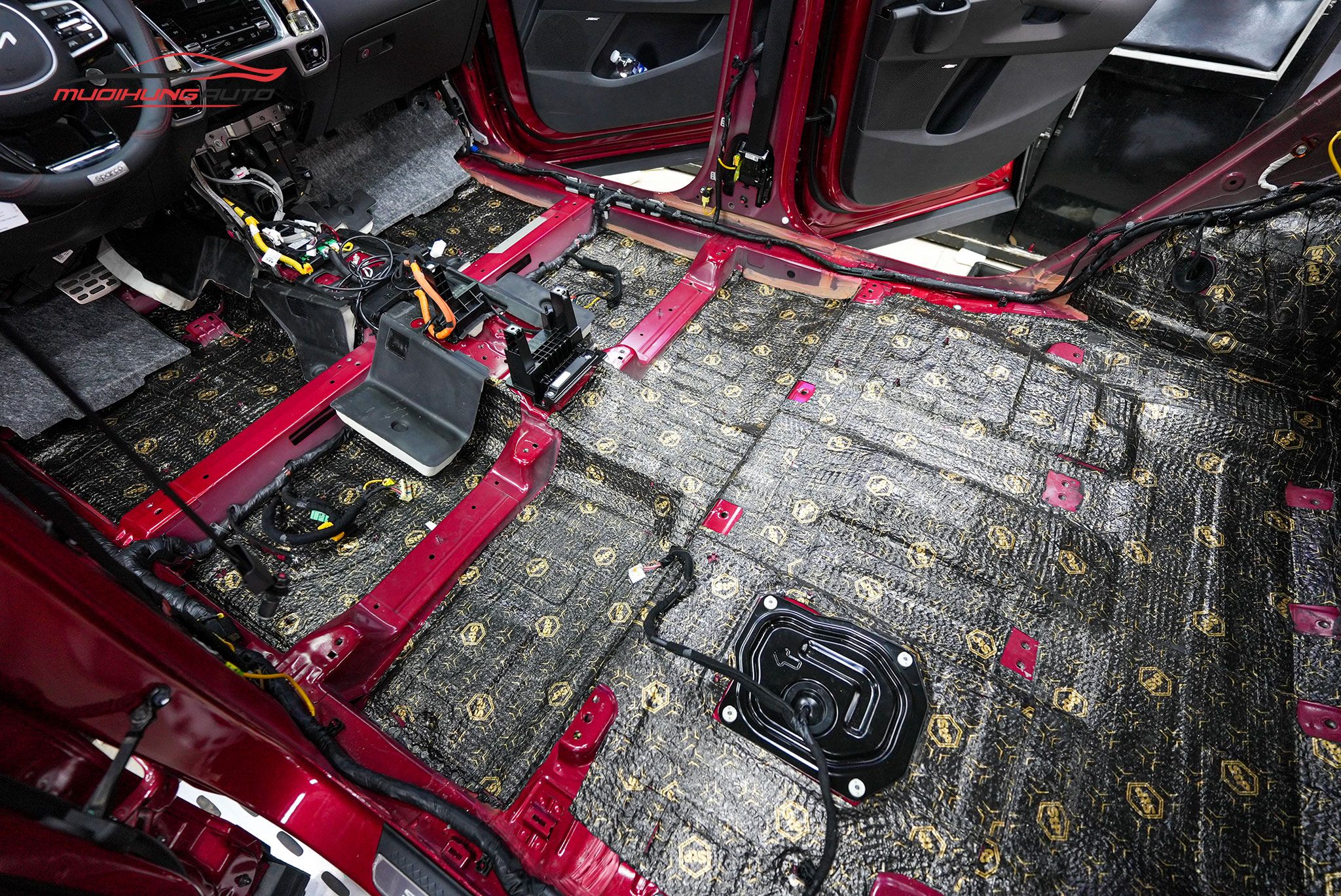 Dán cách âm sàn xe cho ô tô Kia Sorento 2023