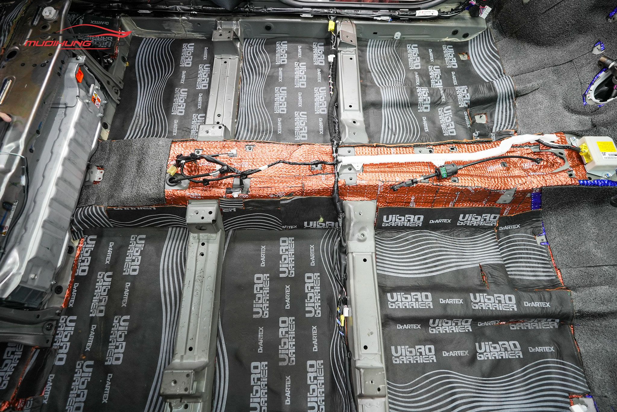 Dán cách âm sàn xe cho ô tô Toyota Yaris Cross 2024