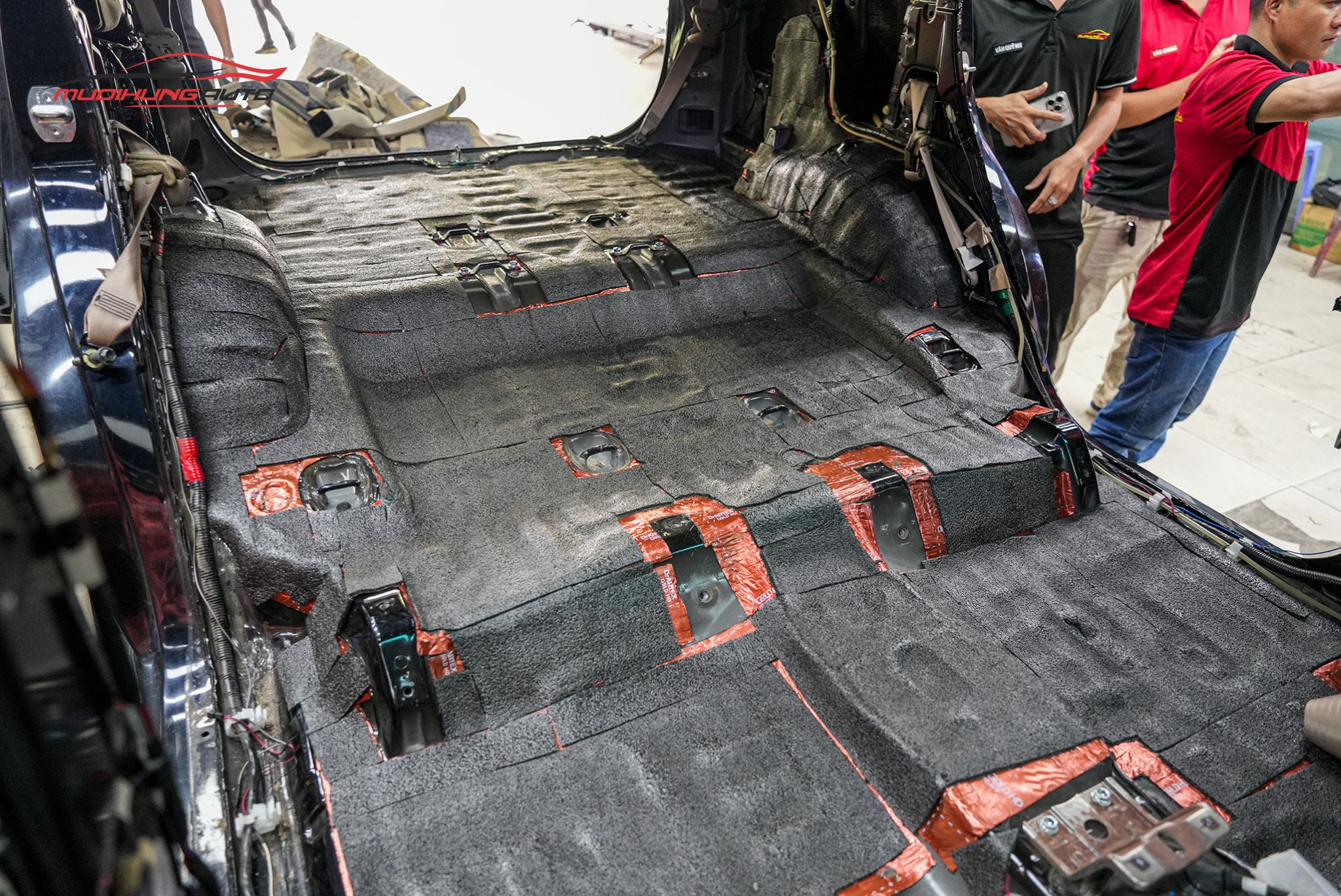 Dán cách âm sàn xe cho Toyota Fortuner 2015