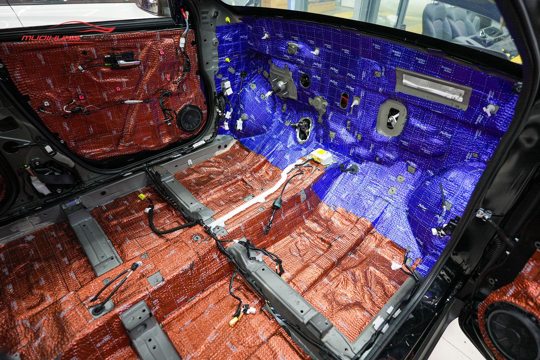 Dán cách âm sàn xe cho Toyota Yaris Cross 2024