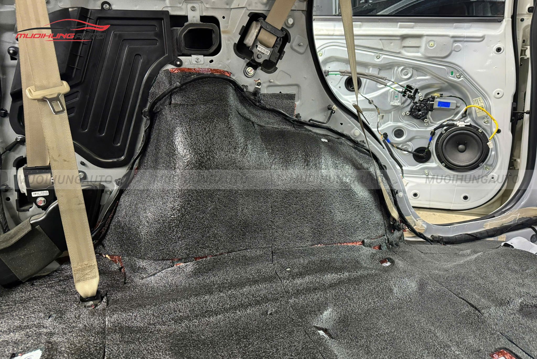 Dán cách âm sàn xe hơi Kia Sorento 2018