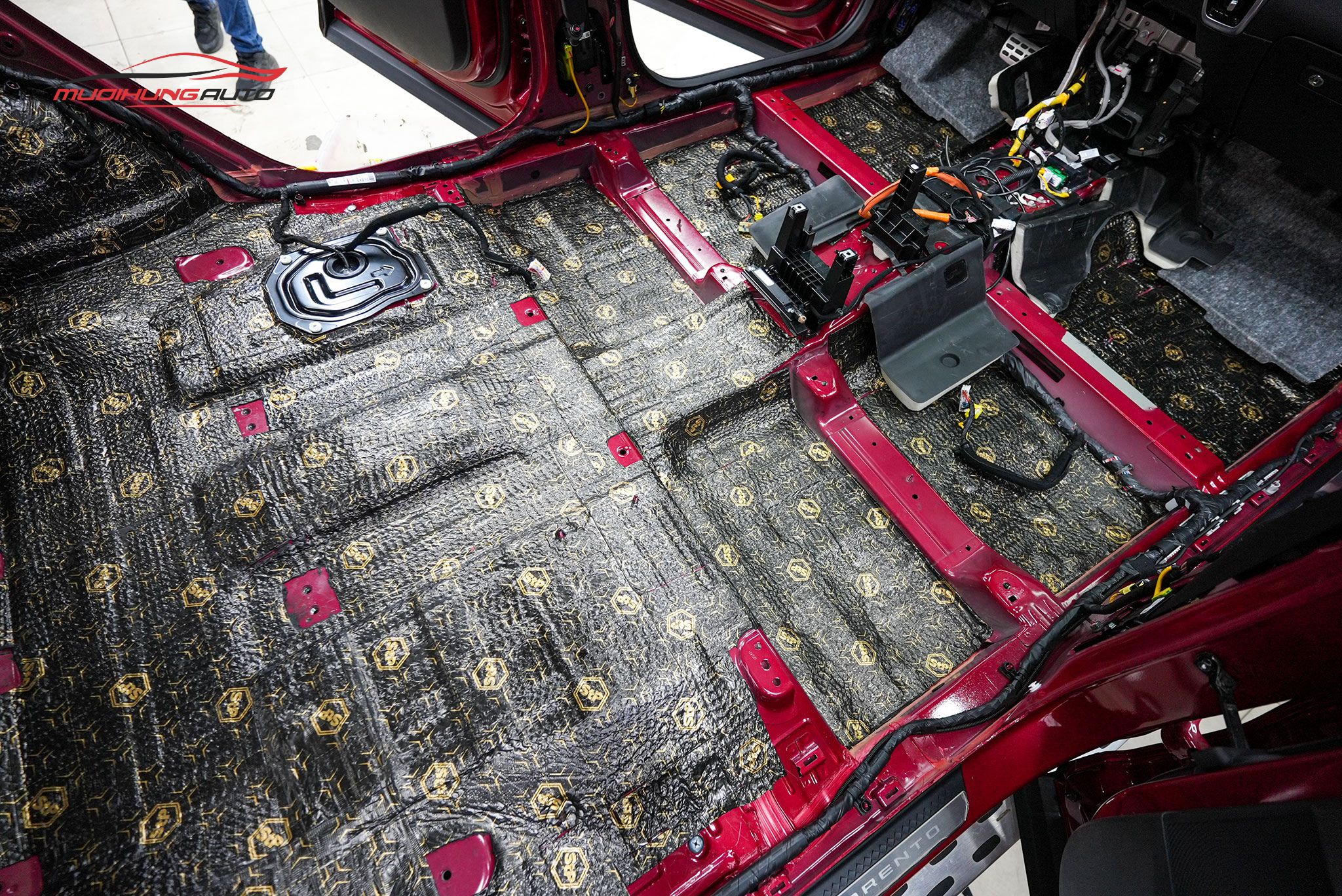 Dán cách âm sàn xe hơi Kia Sorento 2023