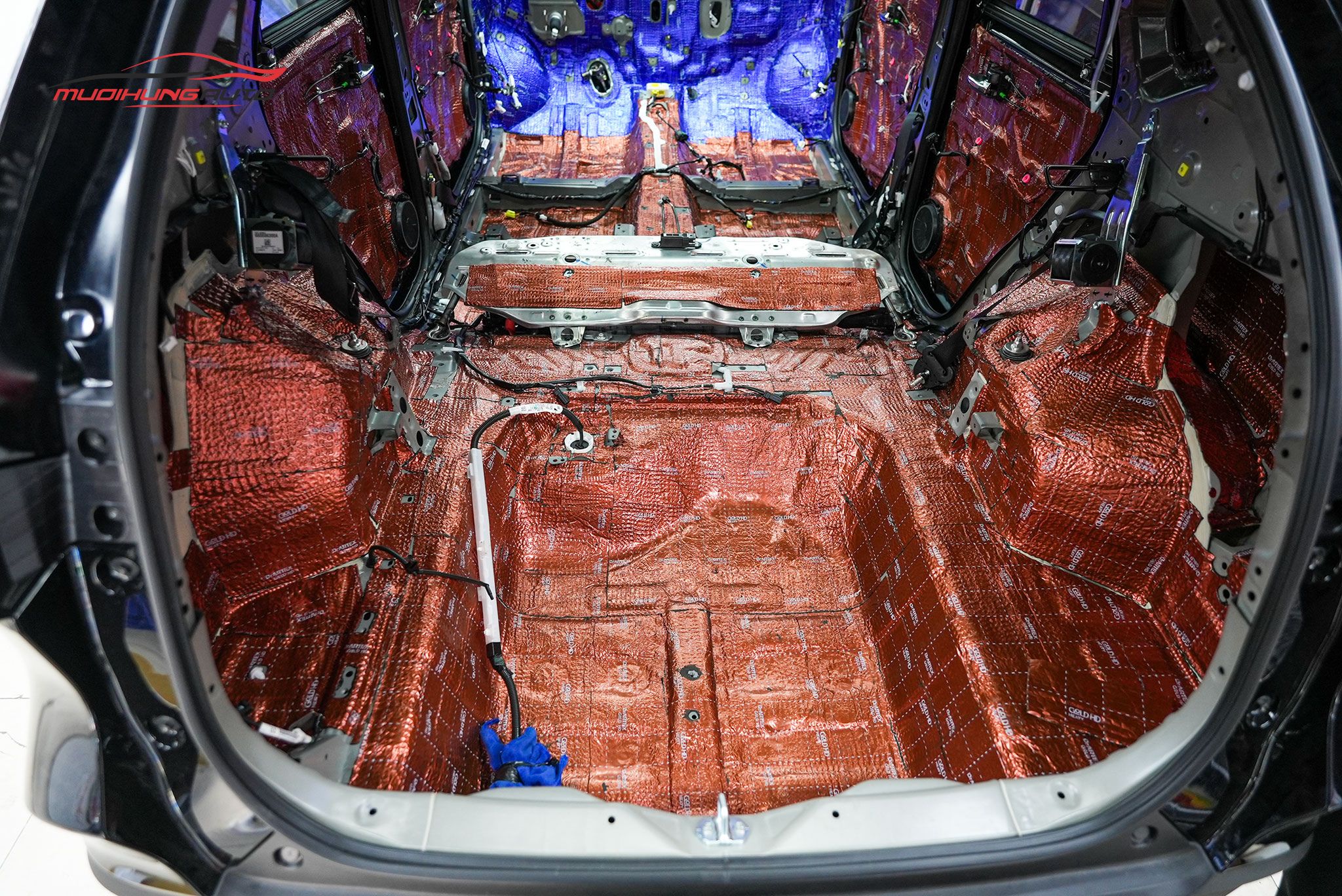 Dán cách âm sàn xe hơi Toyota Yaris Cross 2024