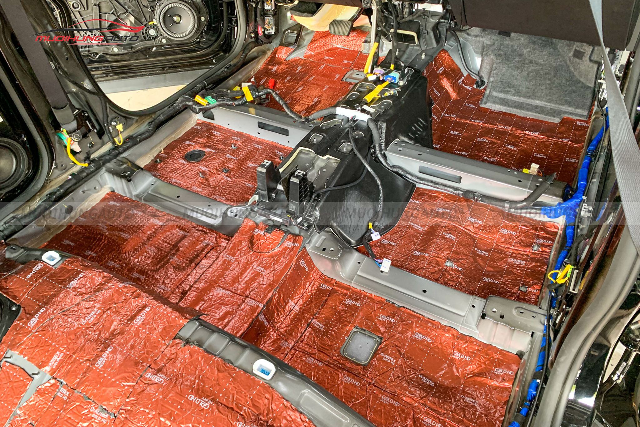 Dán cách âm sàn xe Hyundai Tucson 2024