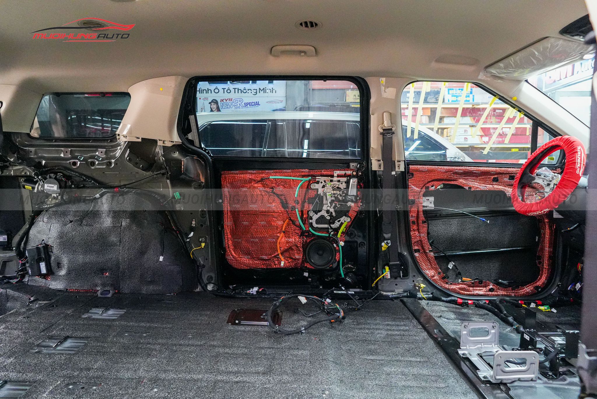 Dán cách âm sàn xe Kia Carnival 2025