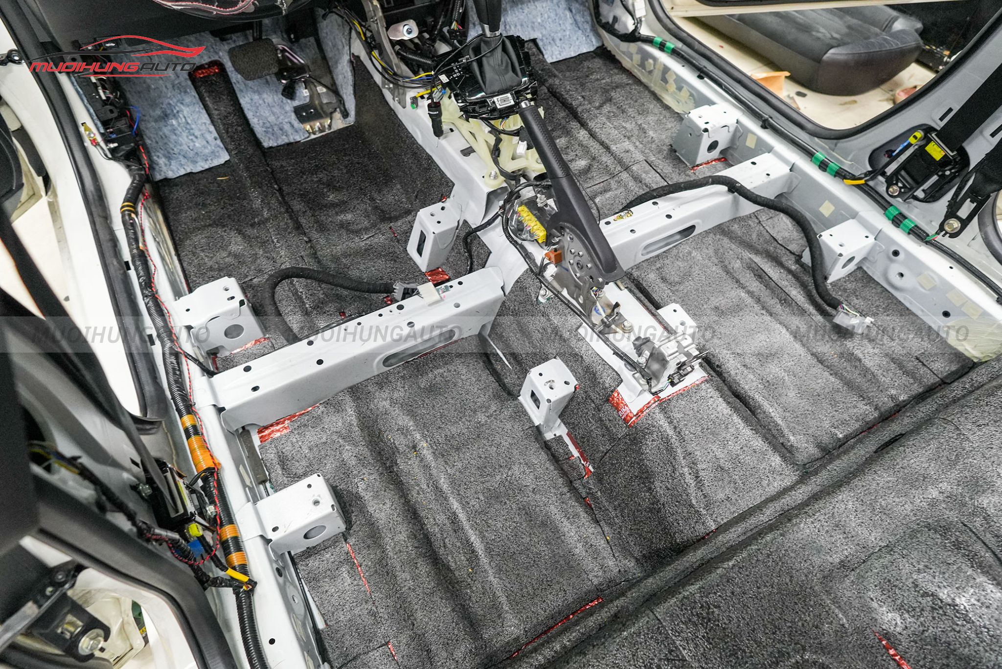 Dán cách âm sàn xe Mazda 2 2019