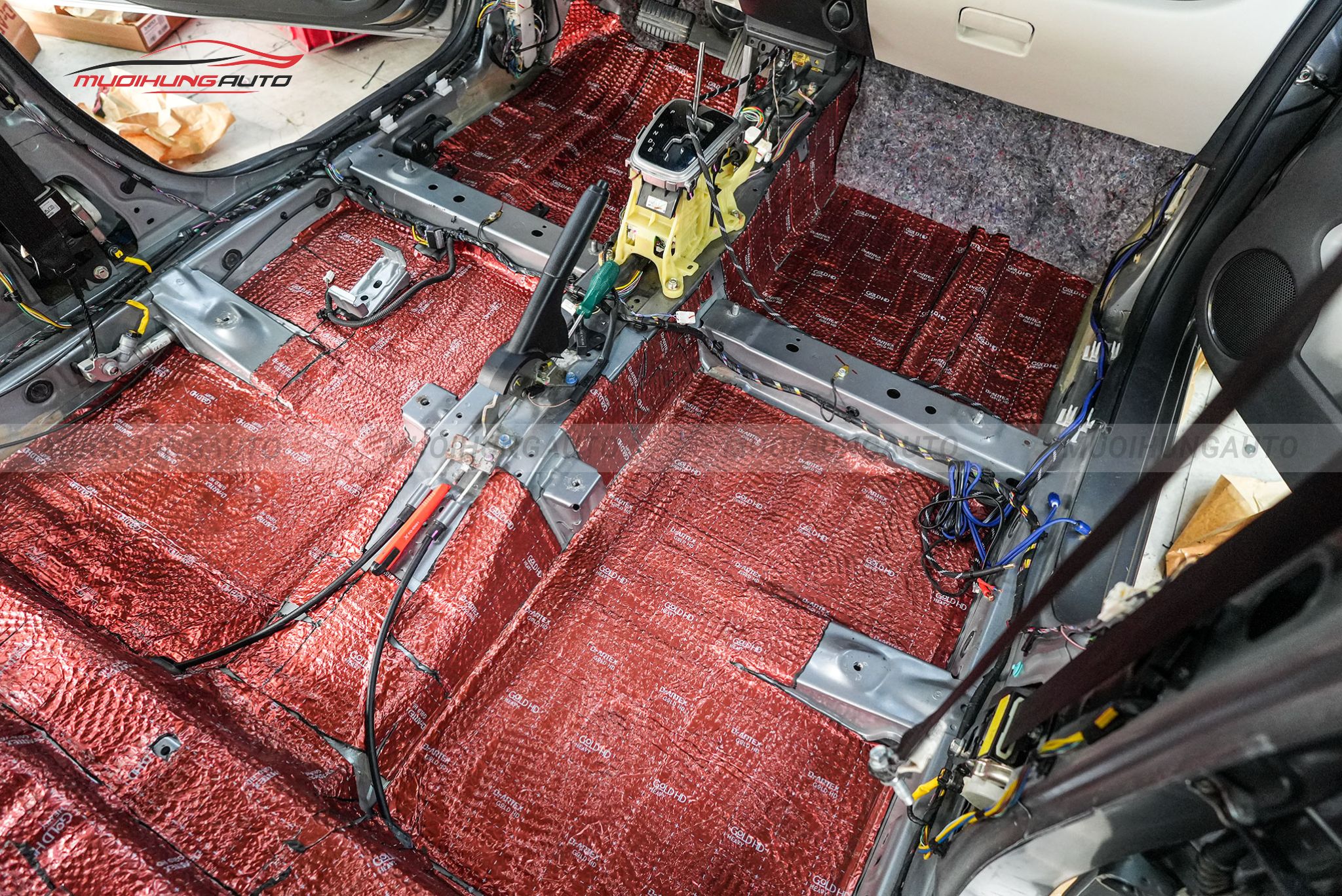 Dán cách âm sàn xe Mazda CX5 2022