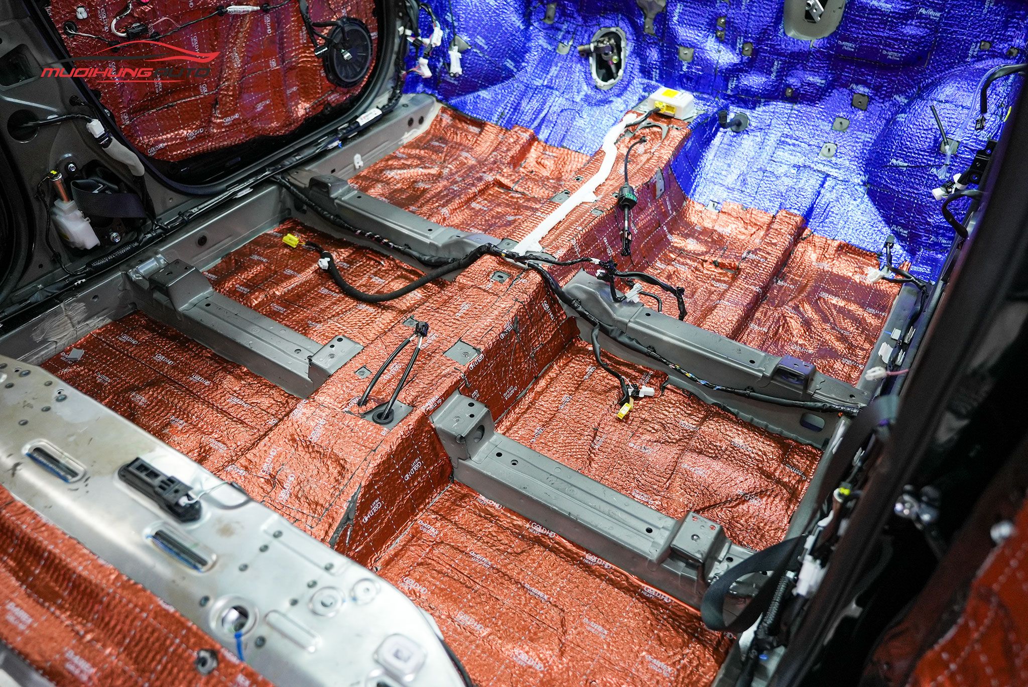 Dán cách âm sàn xe Toyota Yaris Cross 2024