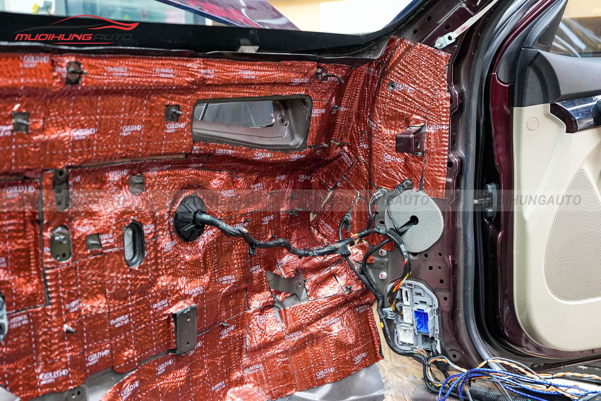 Dán cách âm vách ngăn khoang máy cho Vinfast Minio Green