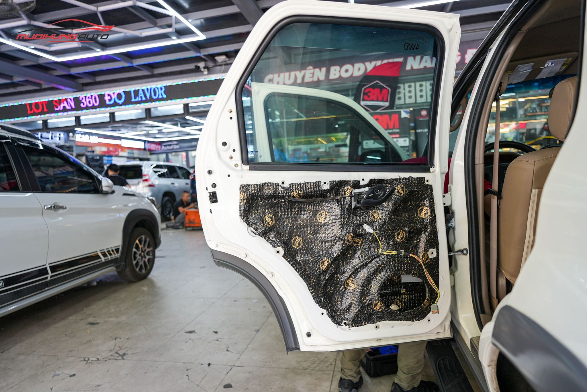 Dán chống ồn cánh cửa xe ô tô Ford Escape 2002