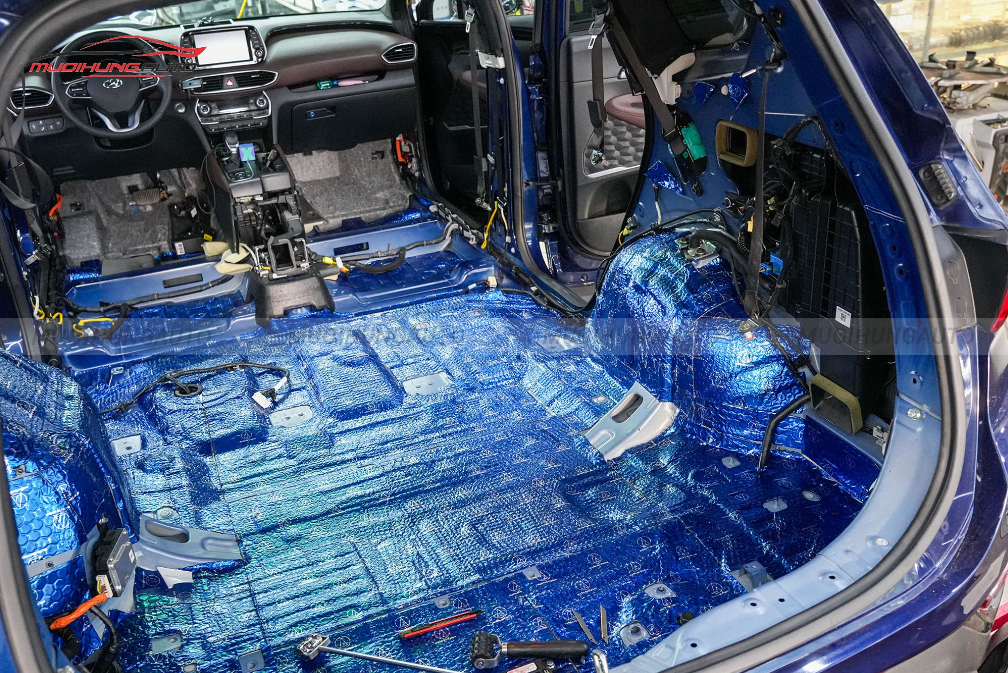 Dán chống ồn cốp xe ô tô Hyundai Santafe 2019