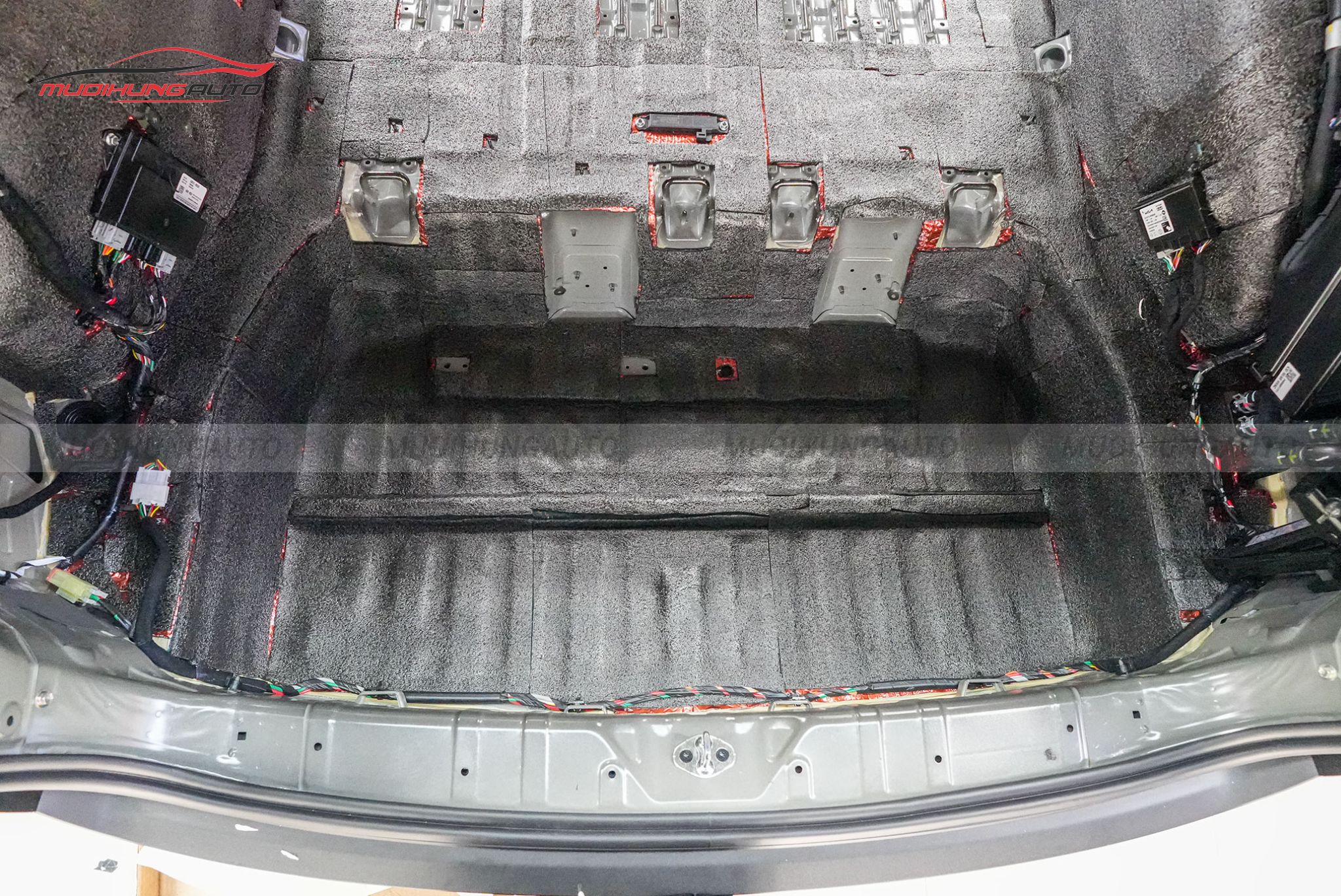 Dán chống ồn cốp xe ô tô Kia Carnival 2025