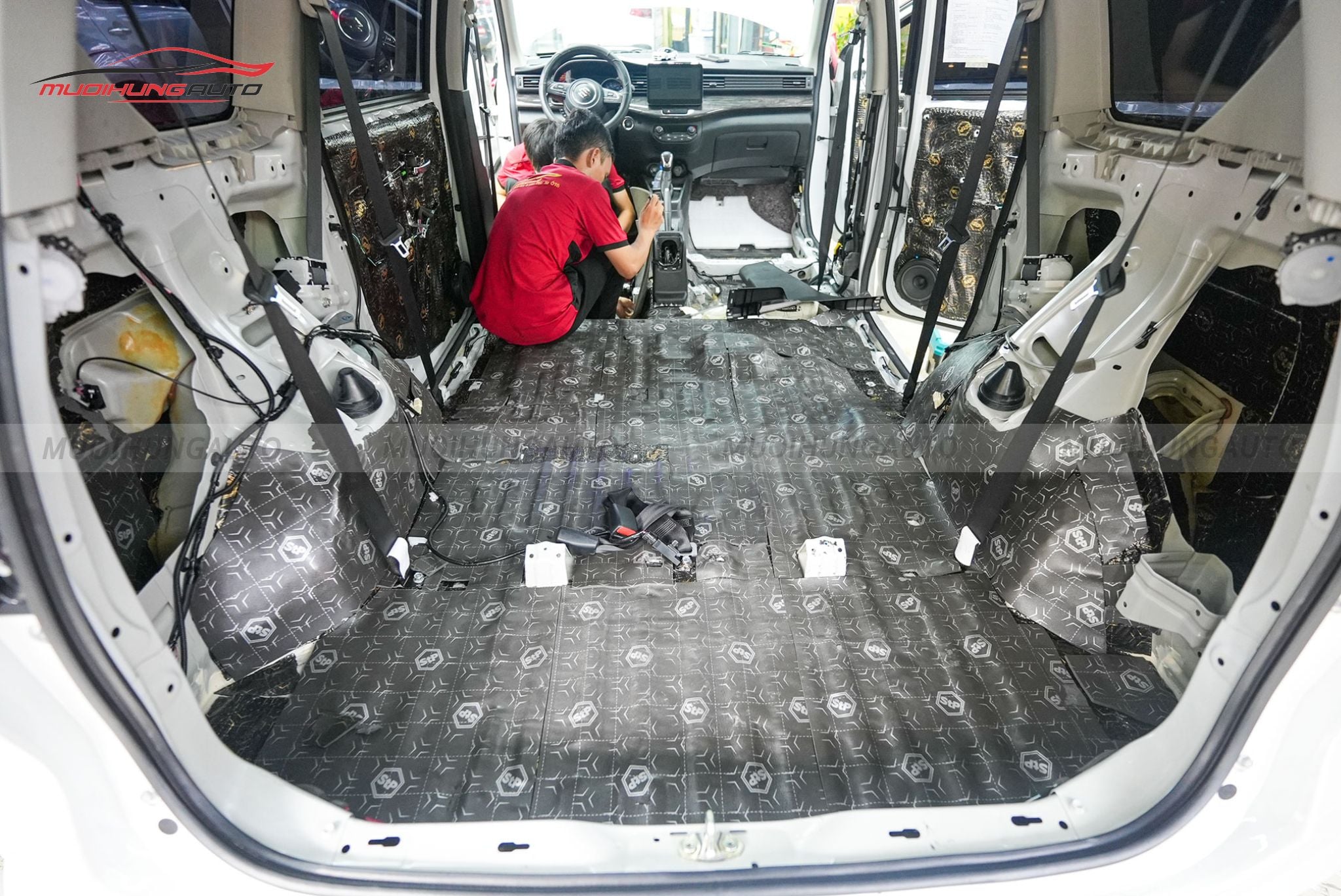 Dán chống ồn cốp xe ô tô Suzuki Ertiga