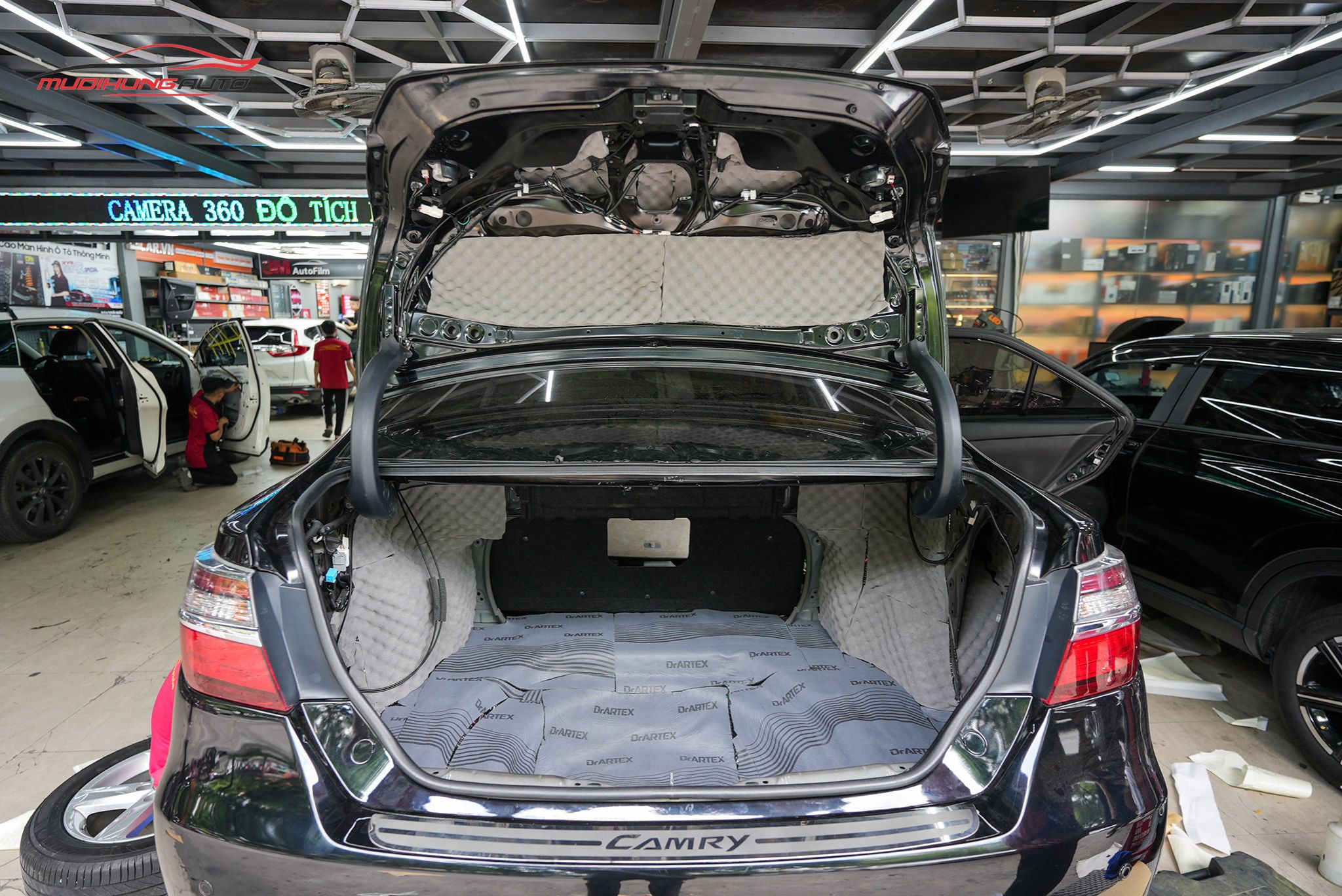 Dán chống ồn cốp xe ô tô Toyota Camry 2015