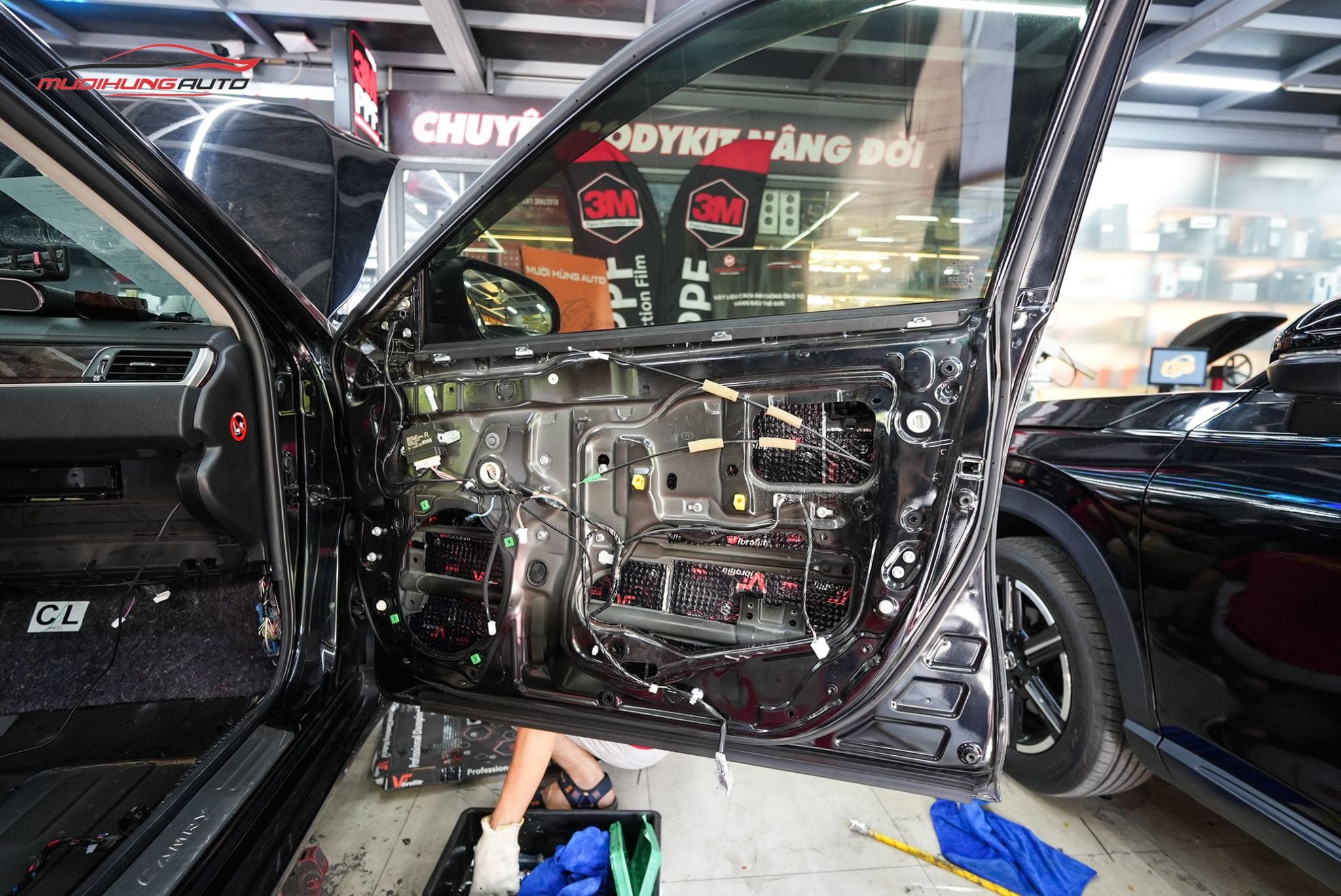 Dán chống ồn cửa xe ô tô Toyota Camry 2015